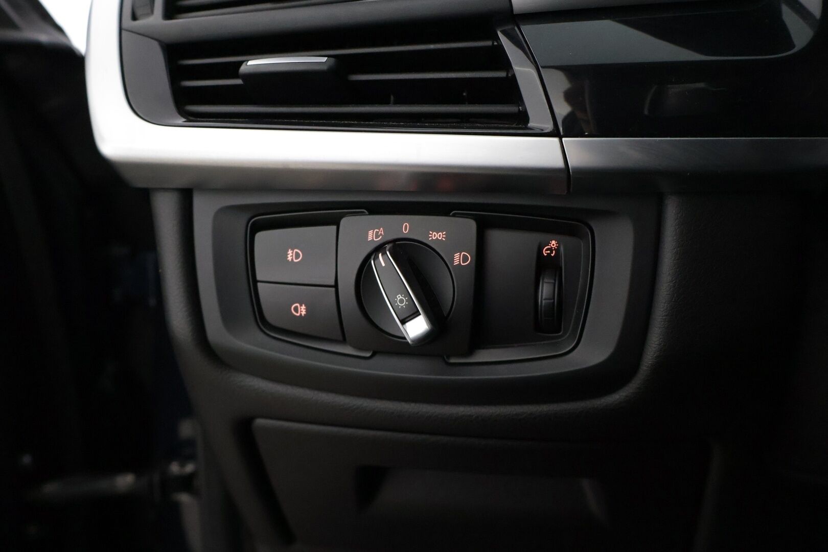 BMW X5 2016 F15 xDrive40e A * YritysOutlet - Myydään vain yrityksille / Comfort penkit / Sähköratti / Ratinlämmitin / Adapt.valot / Koukku - * Tämä auto myydään YritysOutlet -valikoimasta vain yritykselle / Akun kunto SoH 89,9% / Särmät huollot / Kovat varusteet *