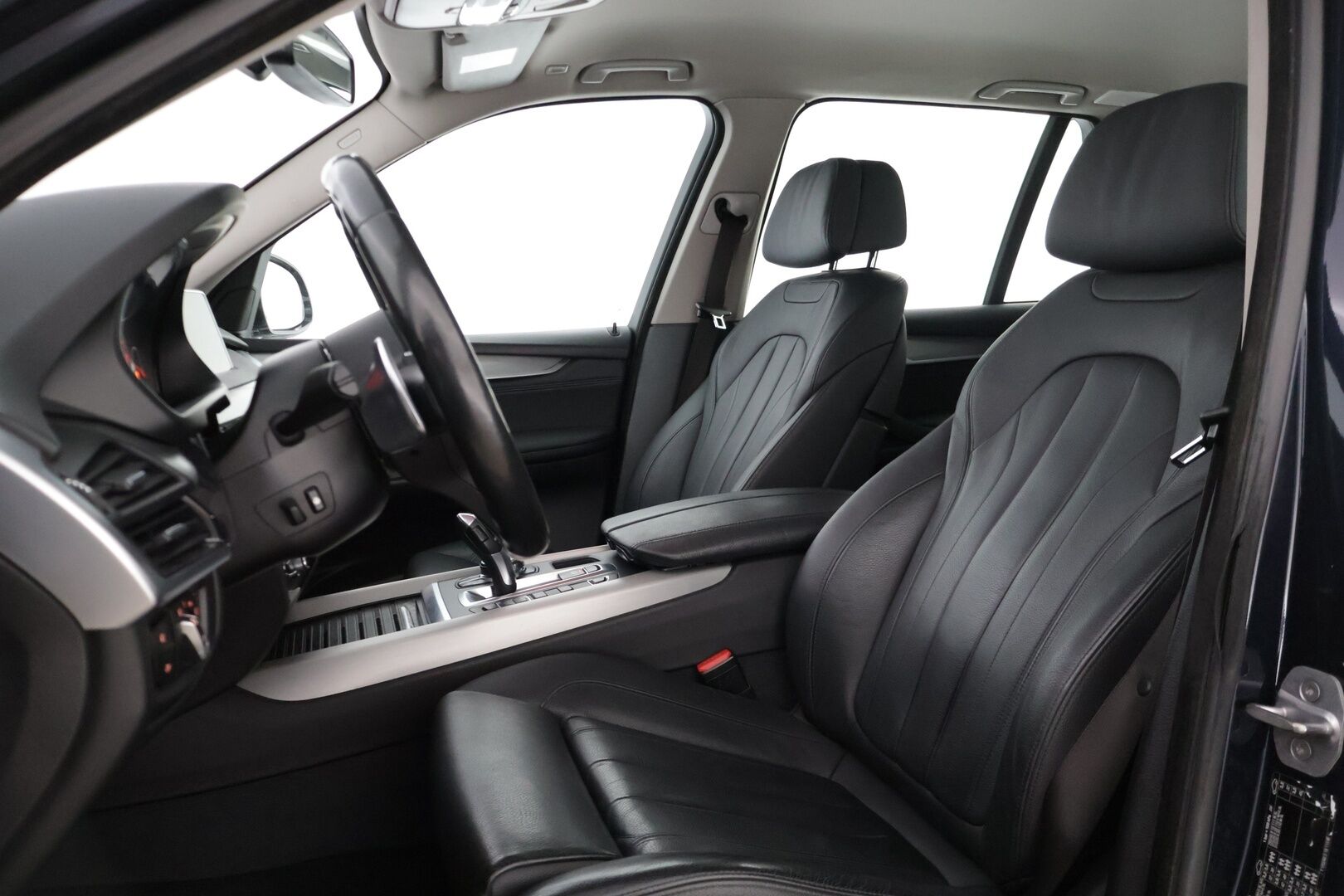 BMW X5 2016 F15 xDrive40e A * YritysOutlet - Myydään vain yrityksille / Comfort penkit / Sähköratti / Ratinlämmitin / Adapt.valot / Koukku - * Tämä auto myydään YritysOutlet -valikoimasta vain yritykselle / Akun kunto SoH 89,9% / Särmät huollot / Kovat varusteet *