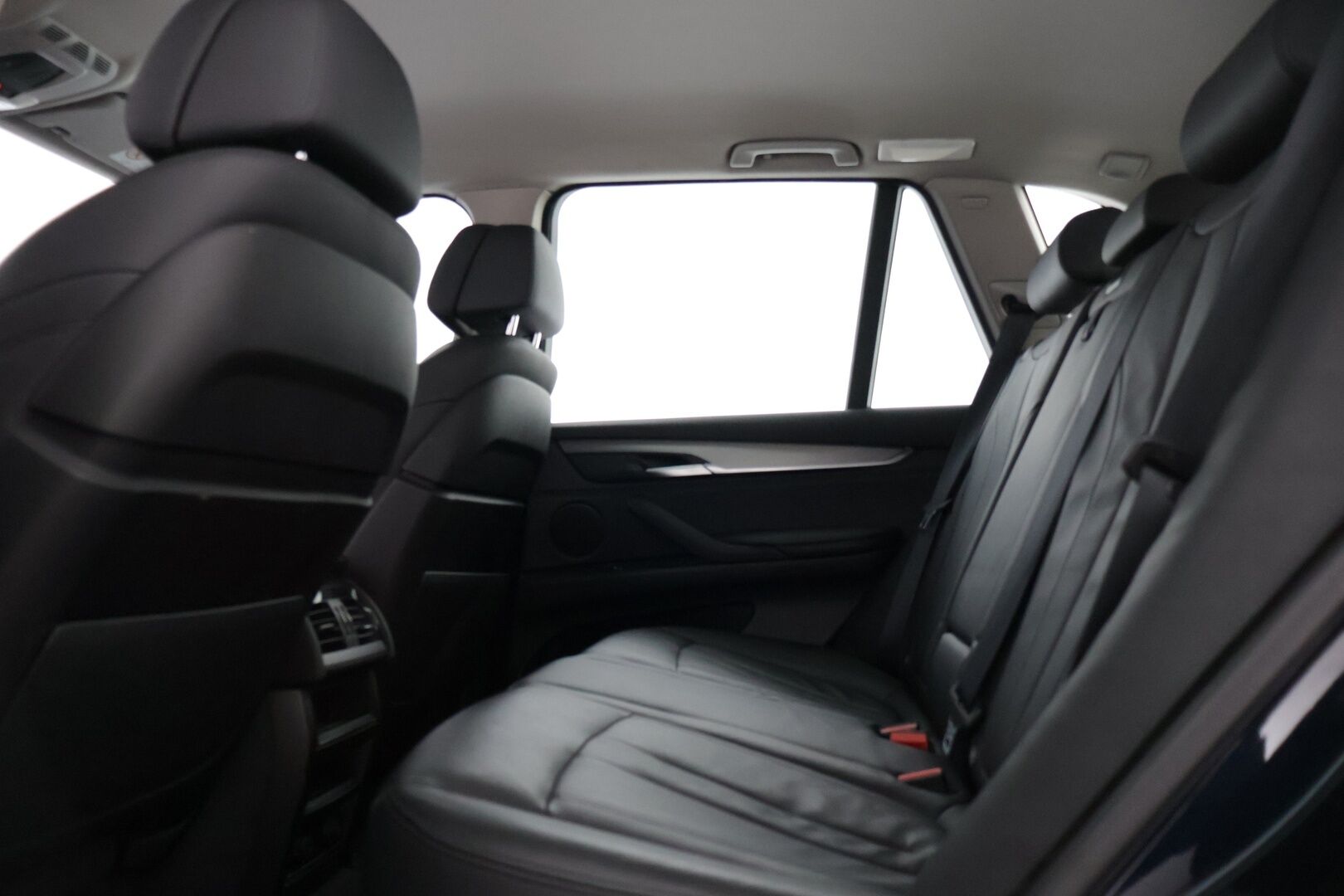 BMW X5 2016 F15 xDrive40e A * YritysOutlet - Myydään vain yrityksille / Comfort penkit / Sähköratti / Ratinlämmitin / Adapt.valot / Koukku - * Tämä auto myydään YritysOutlet -valikoimasta vain yritykselle / Akun kunto SoH 89,9% / Särmät huollot / Kovat varusteet *