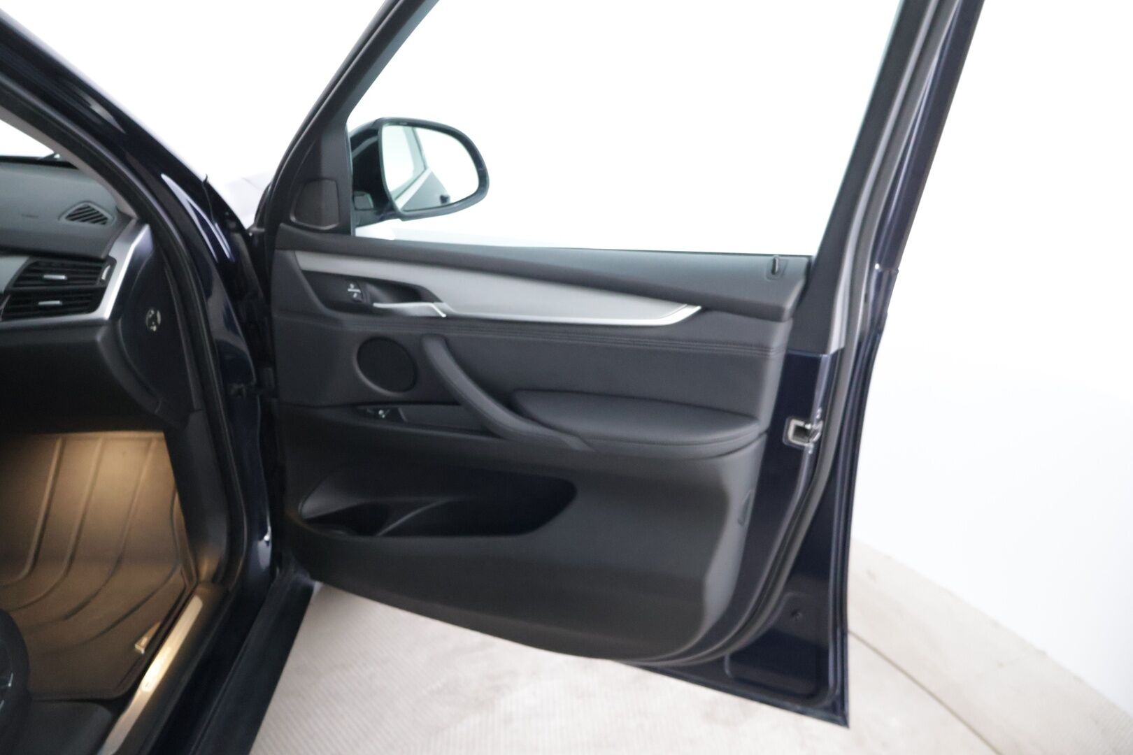 BMW X5 2016 F15 xDrive40e A * YritysOutlet - Myydään vain yrityksille / Comfort penkit / Sähköratti / Ratinlämmitin / Adapt.valot / Koukku - * Tämä auto myydään YritysOutlet -valikoimasta vain yritykselle / Akun kunto SoH 89,9% / Särmät huollot / Kovat varusteet *