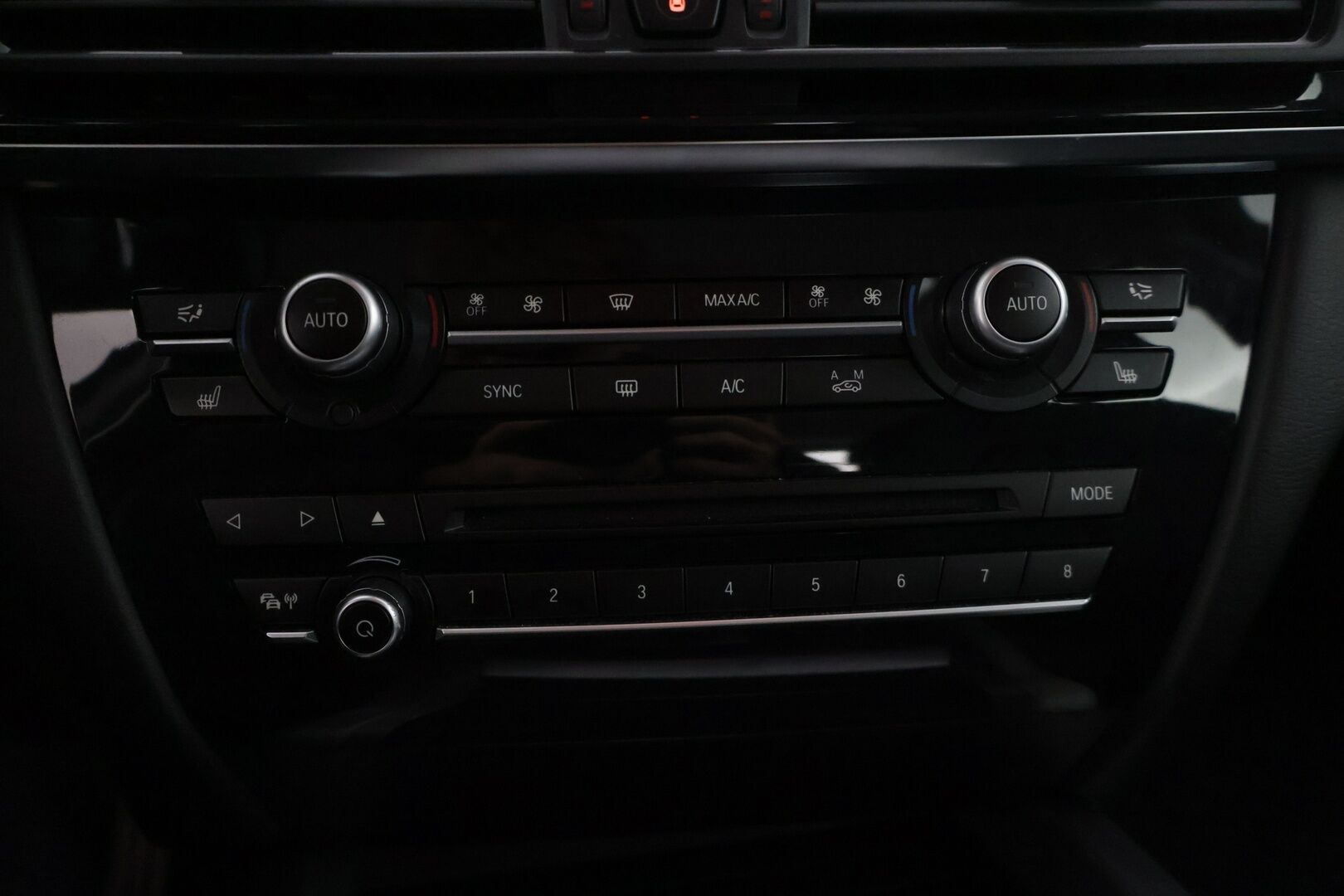 BMW X5 2016 F15 xDrive40e A * YritysOutlet - Myydään vain yrityksille / Comfort penkit / Sähköratti / Ratinlämmitin / Adapt.valot / Koukku - * Tämä auto myydään YritysOutlet -valikoimasta vain yritykselle / Akun kunto SoH 89,9% / Särmät huollot / Kovat varusteet *