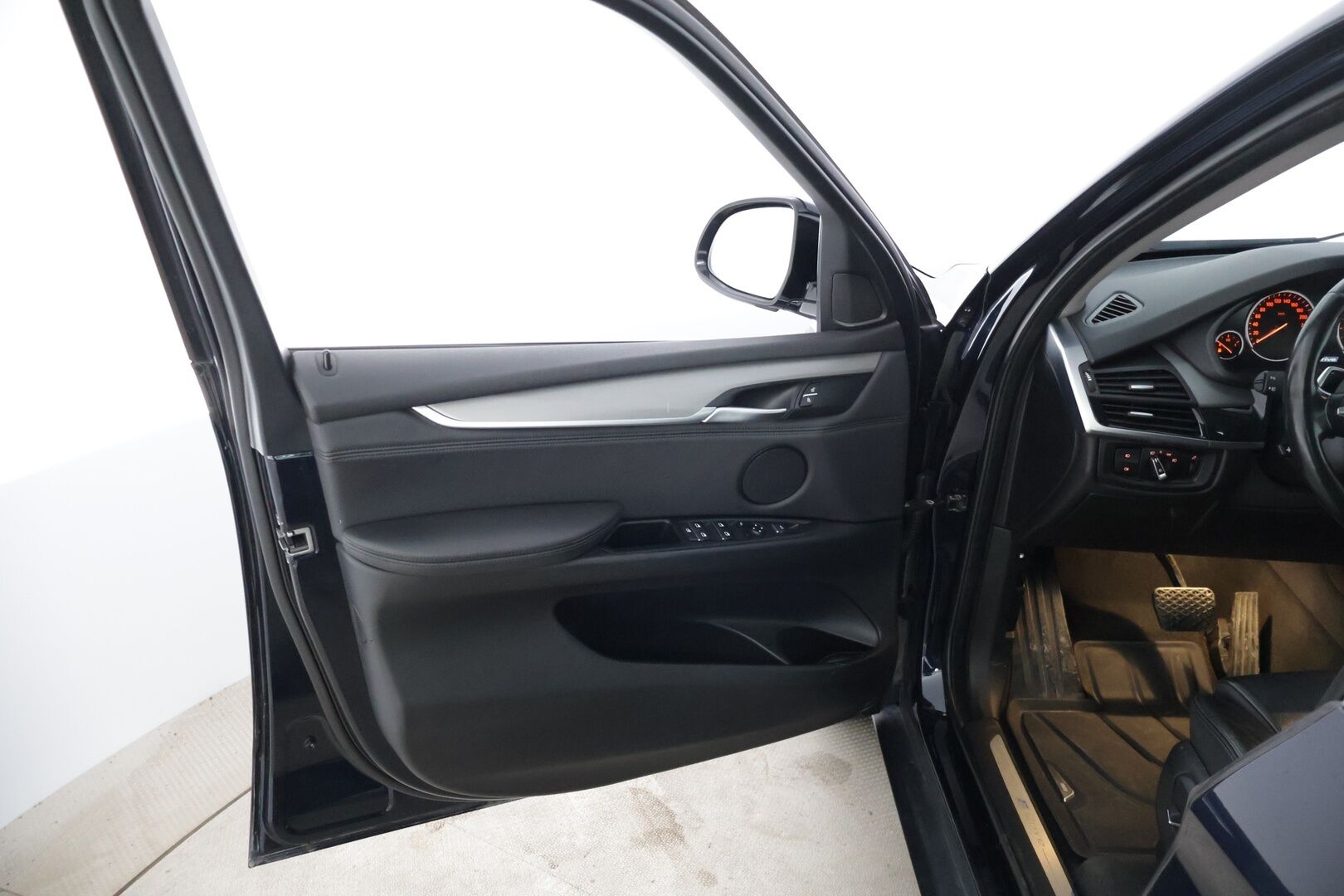 BMW X5 2016 F15 xDrive40e A * YritysOutlet - Myydään vain yrityksille / Comfort penkit / Sähköratti / Ratinlämmitin / Adapt.valot / Koukku - * Tämä auto myydään YritysOutlet -valikoimasta vain yritykselle / Akun kunto SoH 89,9% / Särmät huollot / Kovat varusteet *