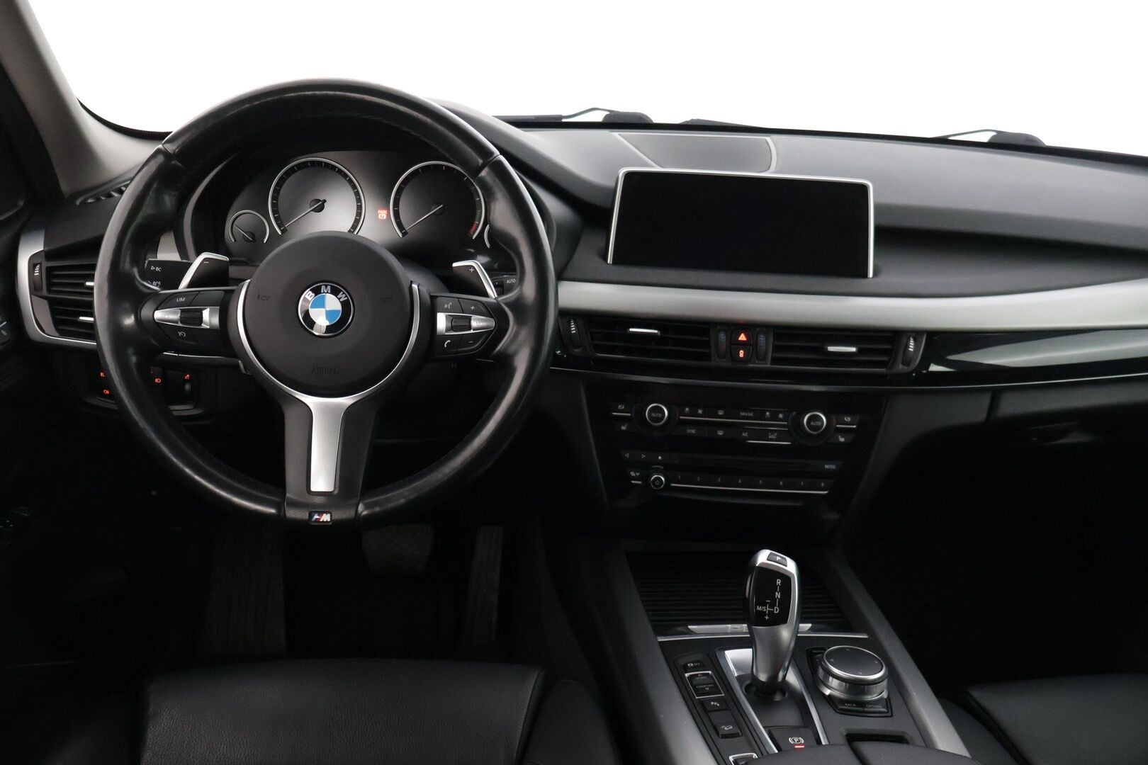 BMW X5 2016 F15 xDrive40e A * YritysOutlet - Myydään vain yrityksille / Comfort penkit / Sähköratti / Ratinlämmitin / Adapt.valot / Koukku - * Tämä auto myydään YritysOutlet -valikoimasta vain yritykselle / Akun kunto SoH 89,9% / Särmät huollot / Kovat varusteet *