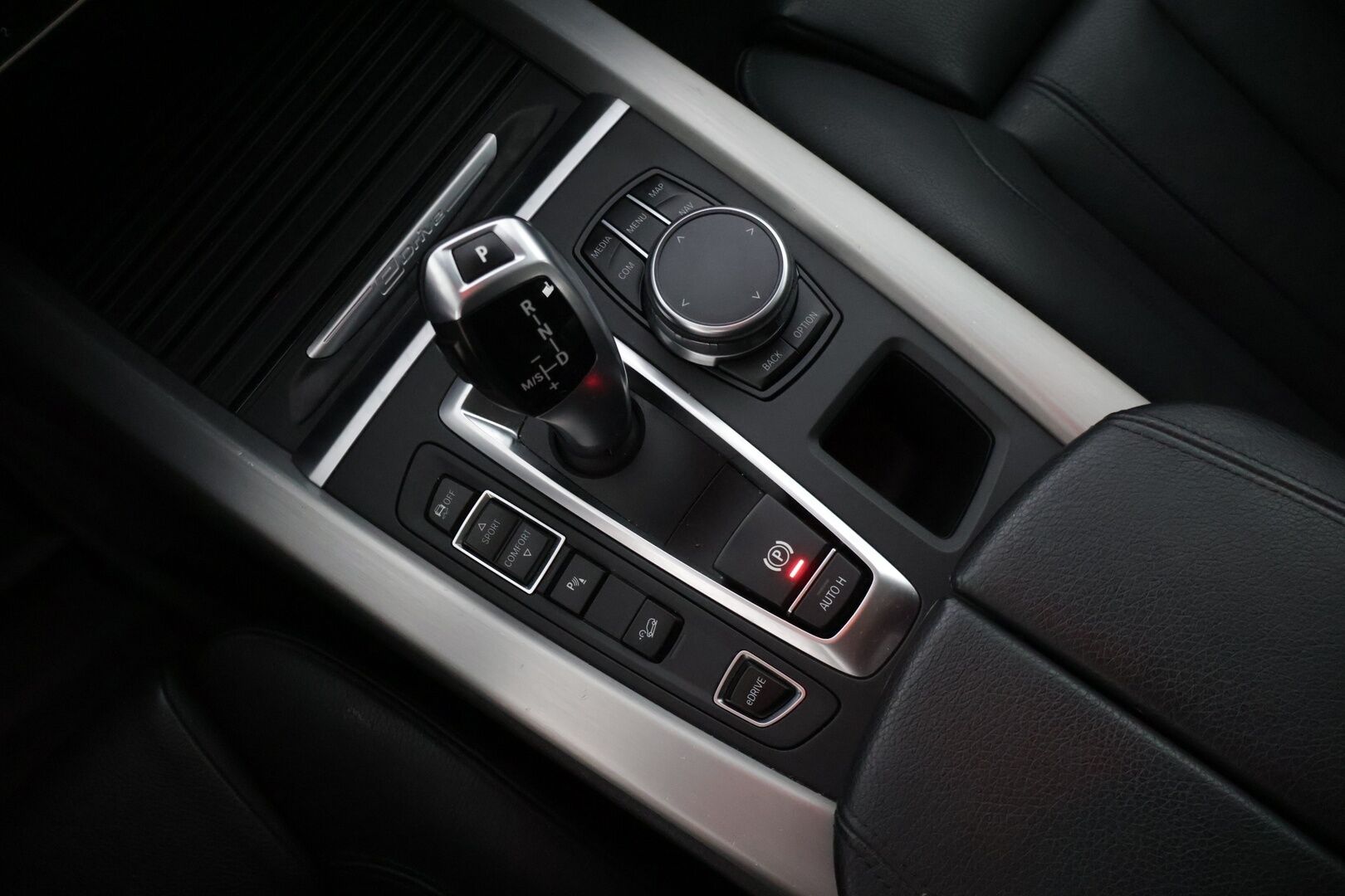 BMW X5 2016 F15 xDrive40e A * YritysOutlet - Myydään vain yrityksille / Comfort penkit / Sähköratti / Ratinlämmitin / Adapt.valot / Koukku - * Tämä auto myydään YritysOutlet -valikoimasta vain yritykselle / Akun kunto SoH 89,9% / Särmät huollot / Kovat varusteet *