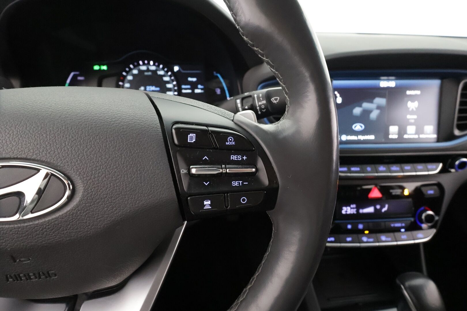 Hyundai IONIQ plug-in 2019 DCT Style WLTP * ACC / P.kamera / Muistipenkki / Infinity / Navi / Lohko / Keyless / Digimittaristo * - 1.Om Suomi-auto / Kahdet renkaat aluvanteilla / Merkkihuollettu