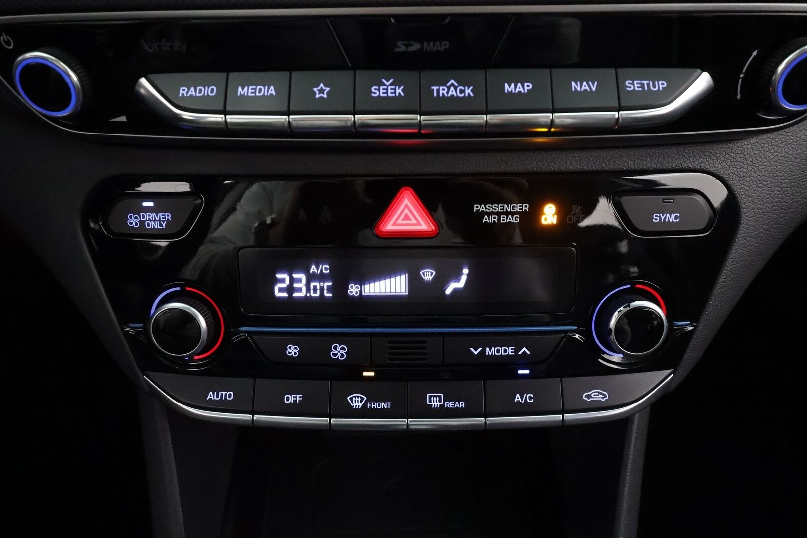 Hyundai IONIQ plug-in 2019 DCT Style WLTP * ACC / P.kamera / Muistipenkki / Infinity / Navi / Lohko / Keyless / Digimittaristo * - 1.Om Suomi-auto / Kahdet renkaat aluvanteilla / Merkkihuollettu