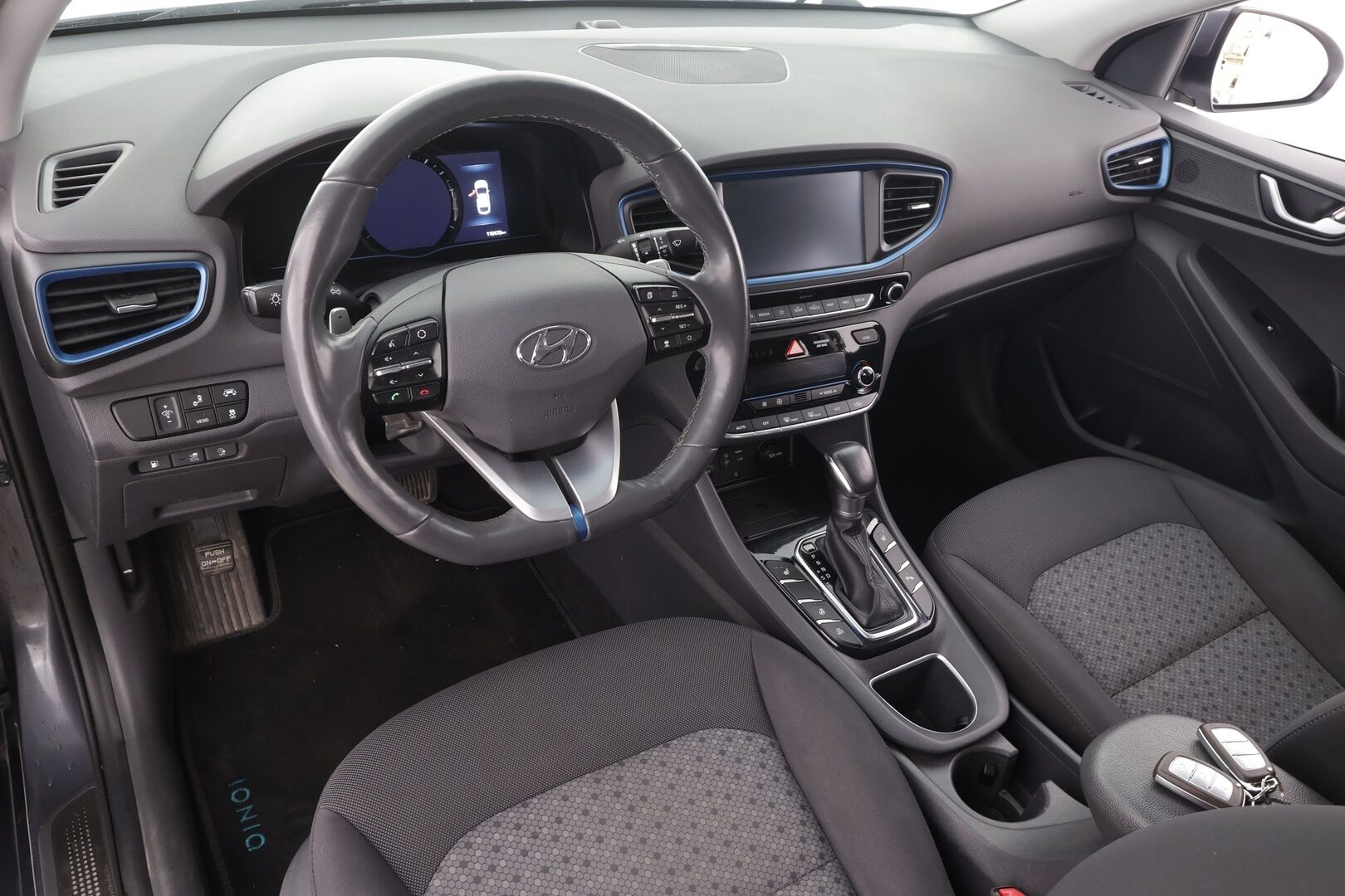 Hyundai IONIQ plug-in 2019 DCT Style WLTP * ACC / P.kamera / Muistipenkki / Infinity / Navi / Lohko / Keyless / Digimittaristo * - 1.Om Suomi-auto / Kahdet renkaat aluvanteilla / Merkkihuollettu