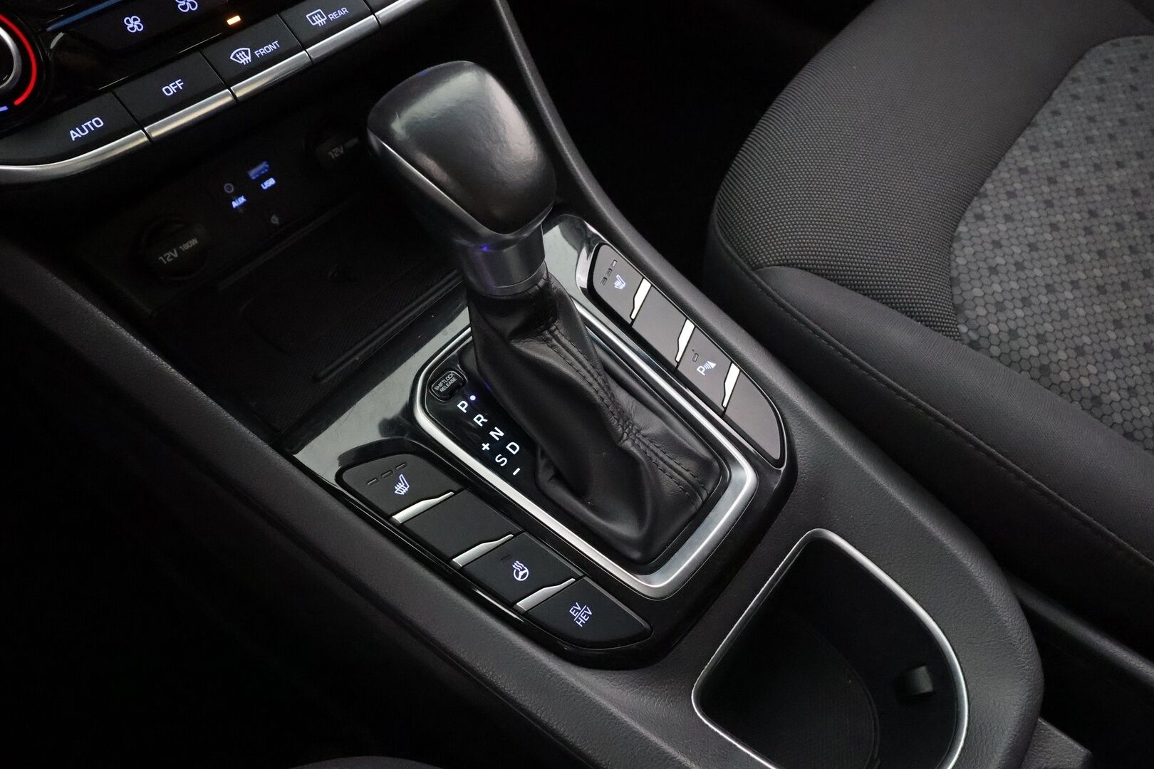 Hyundai IONIQ plug-in 2019 DCT Style WLTP * ACC / P.kamera / Muistipenkki / Infinity / Navi / Lohko / Keyless / Digimittaristo * - 1.Om Suomi-auto / Kahdet renkaat aluvanteilla / Merkkihuollettu