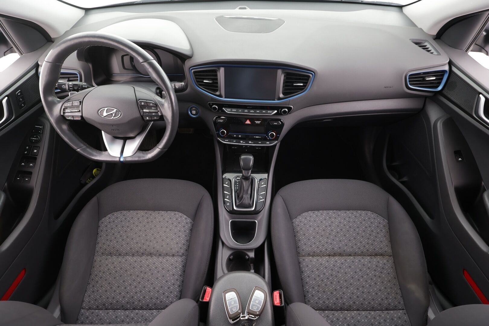 Hyundai IONIQ plug-in 2019 DCT Style WLTP * ACC / P.kamera / Muistipenkki / Infinity / Navi / Lohko / Keyless / Digimittaristo * - 1.Om Suomi-auto / Kahdet renkaat aluvanteilla / Merkkihuollettu