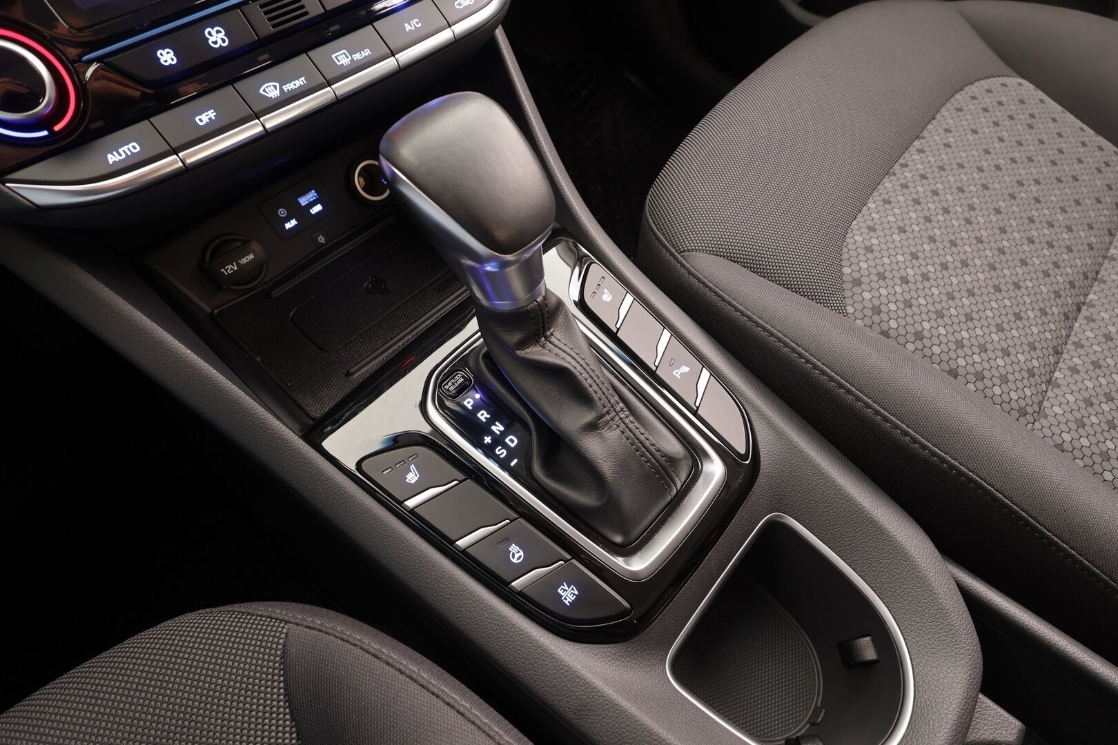 Hyundai IONIQ plug-in 2019 DCT Style WLTP * ACC / Kaistavahti / Muistipenkki / P.Kamera / Infinity / Navi / LED / Keyless / Ratinlämmitin * - Suomi-auto / Kahdet renkaat aluvanteilla / Merkkihuollettu