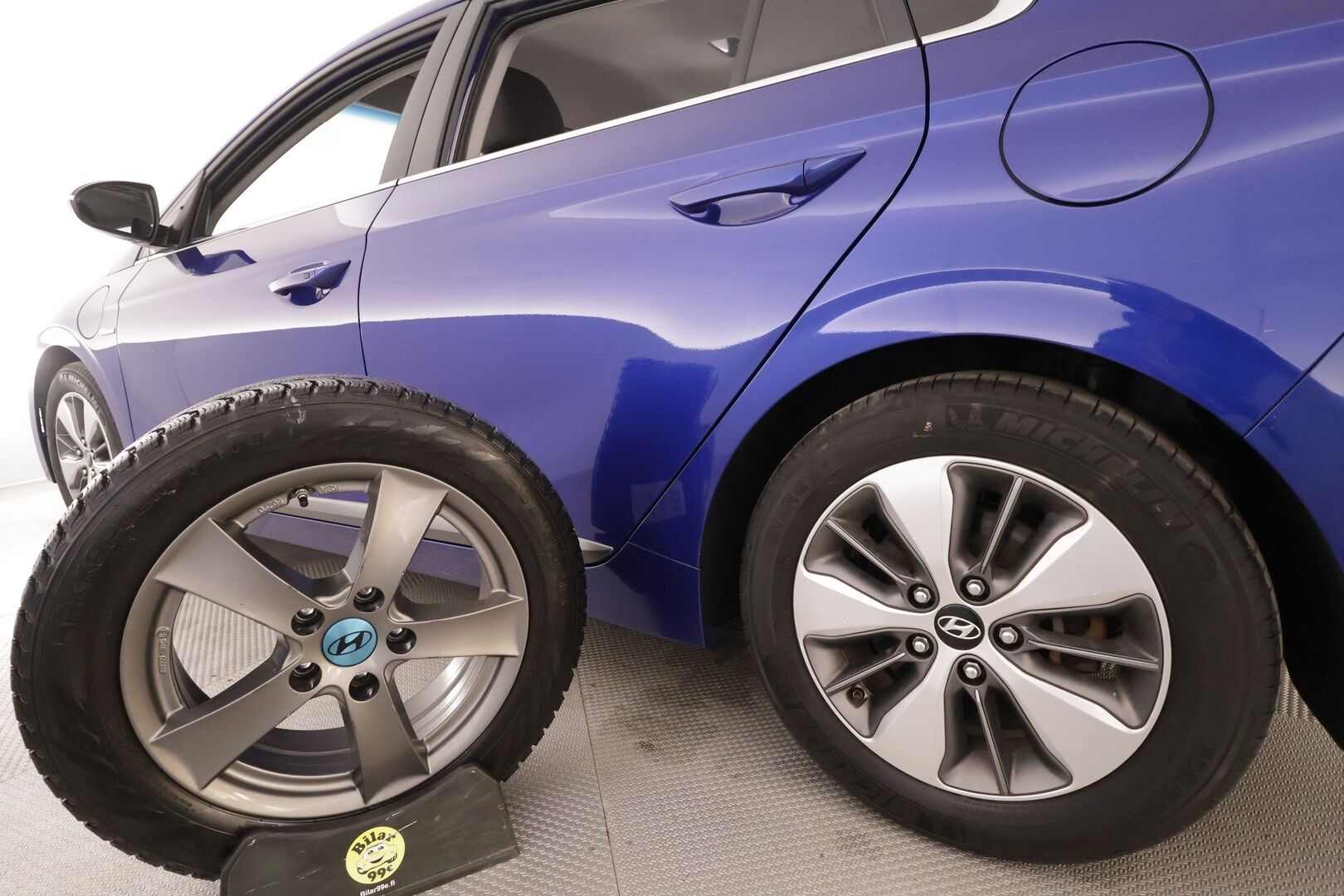 Hyundai IONIQ plug-in 2019 DCT Style WLTP * ACC / Kaistavahti / Muistipenkki / P.Kamera / Infinity / Navi / LED / Keyless / Ratinlämmitin * - Suomi-auto / Kahdet renkaat aluvanteilla / Merkkihuollettu