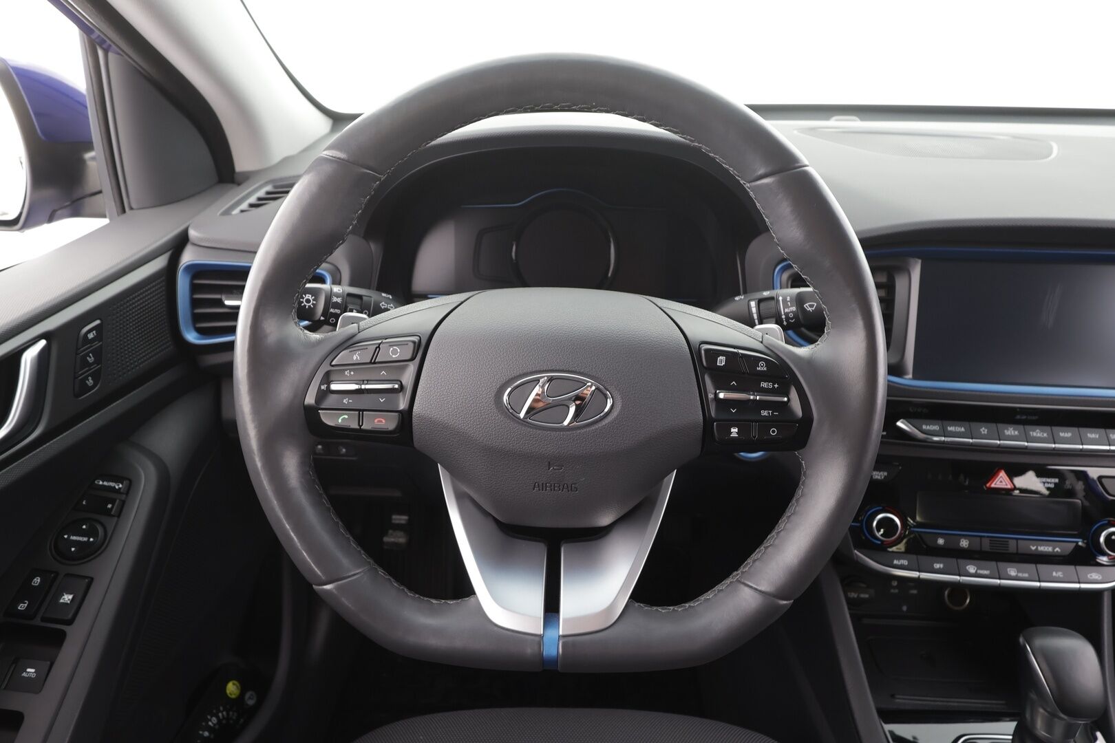 Hyundai IONIQ plug-in 2019 DCT Style WLTP * ACC / Kaistavahti / Muistipenkki / P.Kamera / Infinity / Navi / LED / Keyless / Ratinlämmitin * - Suomi-auto / Kahdet renkaat aluvanteilla / Merkkihuollettu