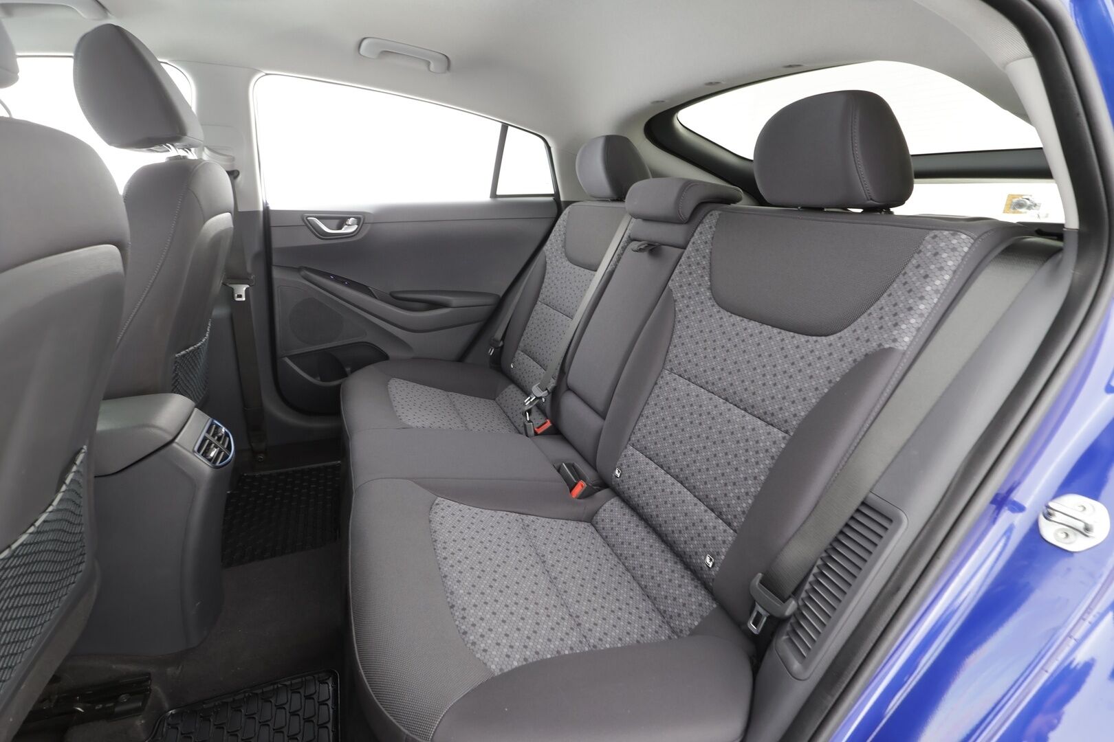 Hyundai IONIQ plug-in 2019 DCT Style WLTP * ACC / Kaistavahti / Muistipenkki / P.Kamera / Infinity / Navi / LED / Keyless / Ratinlämmitin * - Suomi-auto / Kahdet renkaat aluvanteilla / Merkkihuollettu