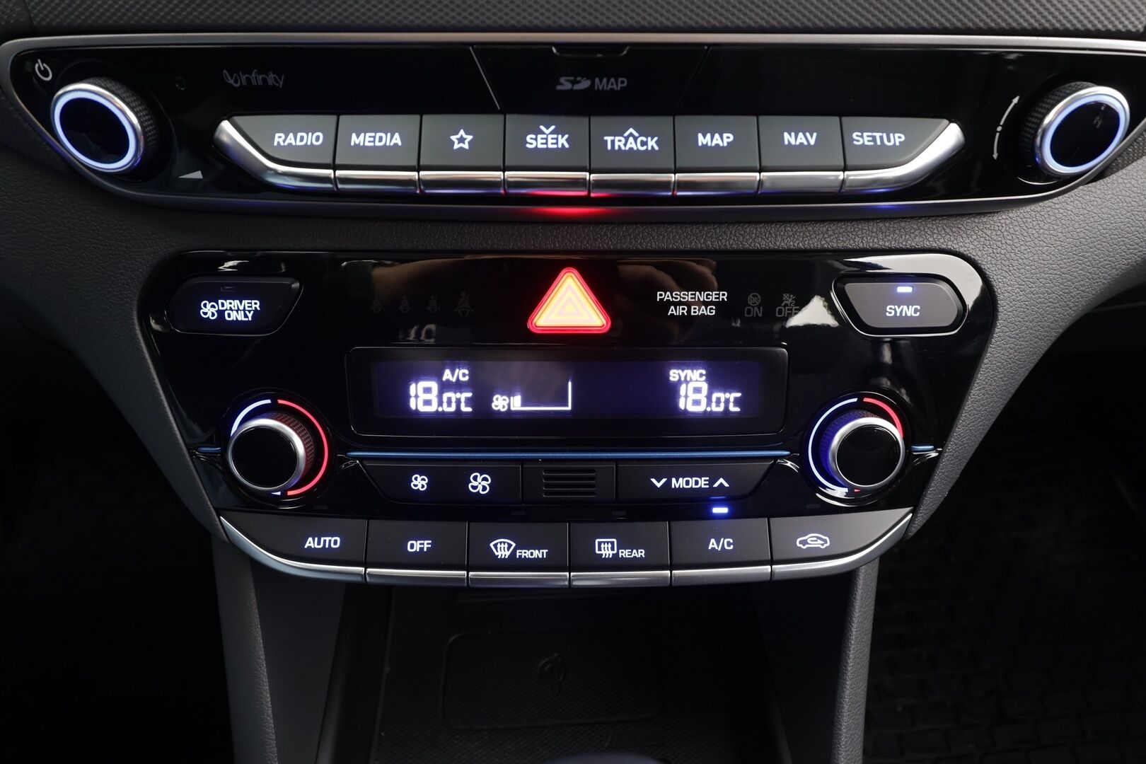 Hyundai IONIQ plug-in 2019 DCT Style WLTP * ACC / Kaistavahti / Muistipenkki / P.Kamera / Infinity / Navi / LED / Keyless / Ratinlämmitin * - Suomi-auto / Kahdet renkaat aluvanteilla / Merkkihuollettu