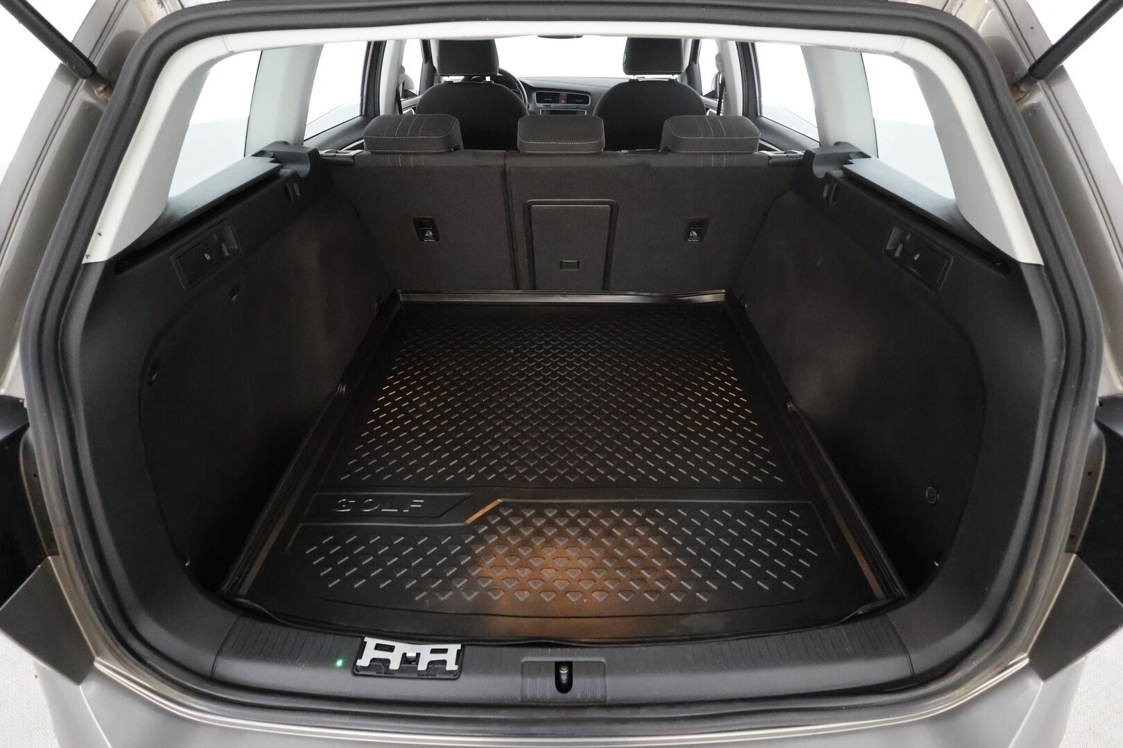 Volkswagen Golf 2017 Variant Alltrack 1,8 TSI 132 kW 4MOTION DSGWinter Edition * Webasto / Koukku / Xenon /  P.Kamera / Keyless * - Suomi-auto / Merkkihuollettu / Kahdet renkaat - HULLUT JOULUT KORKOTARJOUS 2,49% 