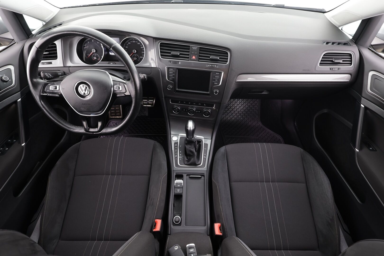 Volkswagen Golf 2017 Variant Alltrack 1,8 TSI 132 kW 4MOTION DSGWinter Edition * Webasto / Koukku / Xenon /  P.Kamera / Keyless * - Suomi-auto / Merkkihuollettu / Kahdet renkaat - HULLUT JOULUT KORKOTARJOUS 2,49% 