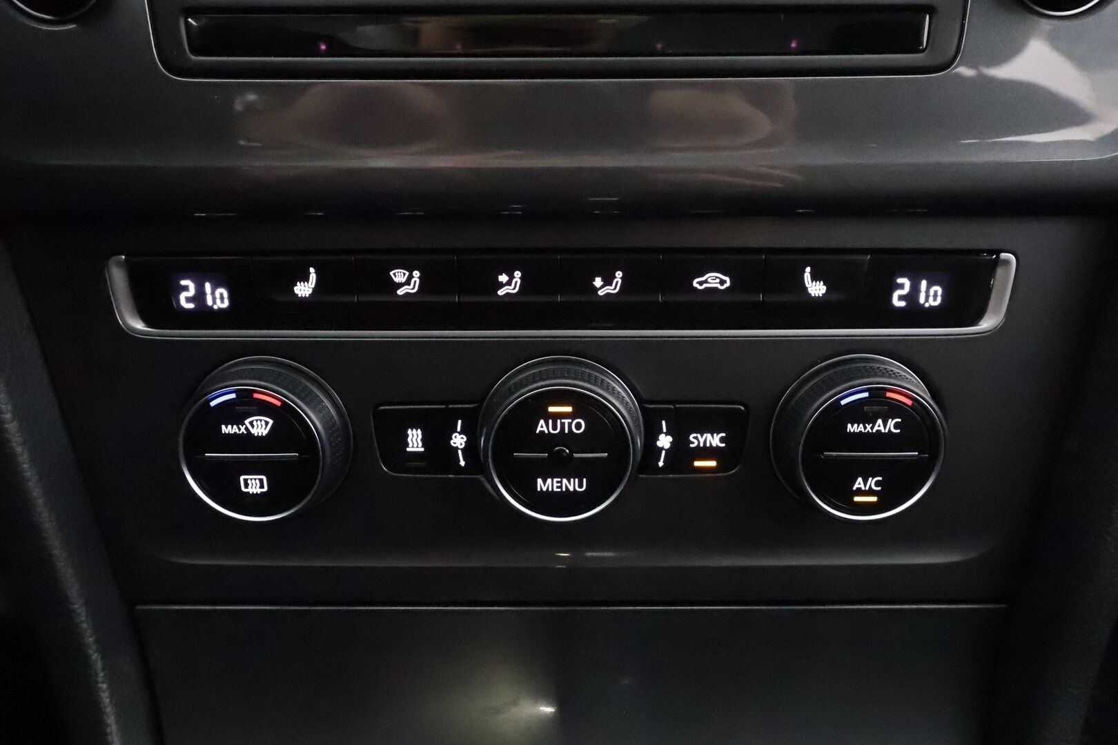 Volkswagen Golf 2017 Variant Alltrack 1,8 TSI 132 kW 4MOTION DSGWinter Edition * Webasto / Koukku / Xenon /  P.Kamera / Keyless * - Suomi-auto / Merkkihuollettu / Kahdet renkaat - HULLUT JOULUT KORKOTARJOUS 2,49% 