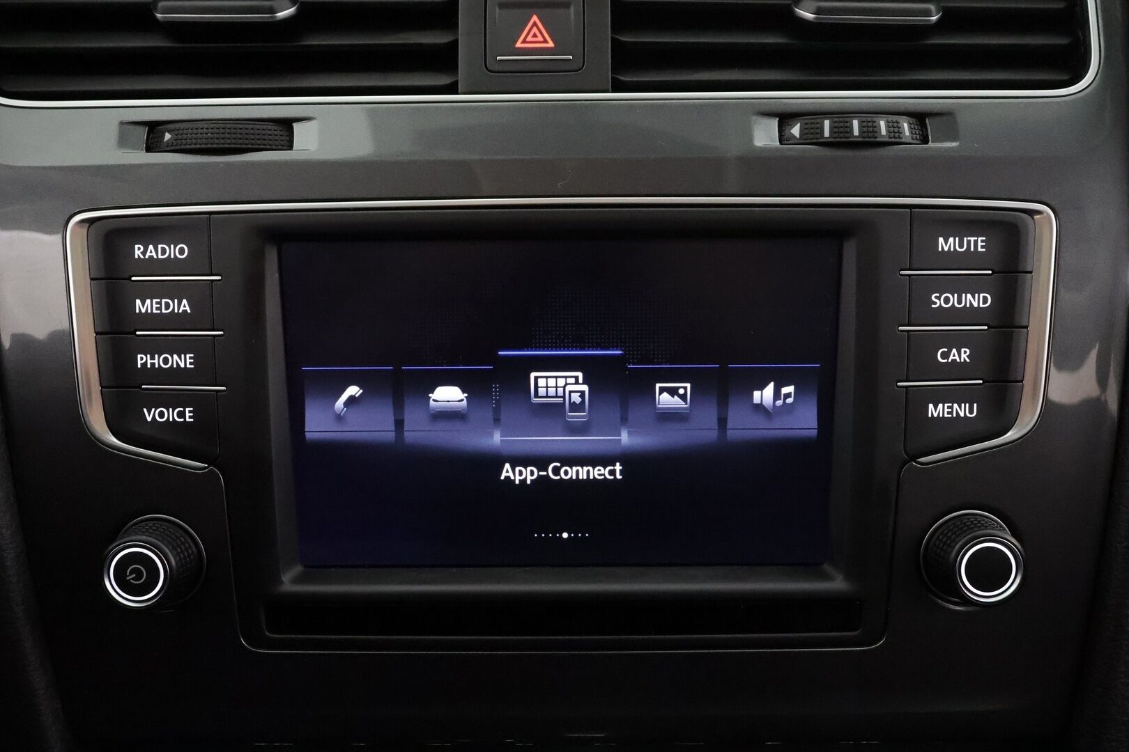 Volkswagen Golf 2017 Variant Alltrack 1,8 TSI 132 kW 4MOTION DSGWinter Edition * Webasto / Koukku / Xenon /  P.Kamera / Keyless * - Suomi-auto / Merkkihuollettu / Kahdet renkaat - HULLUT JOULUT KORKOTARJOUS 2,49% 