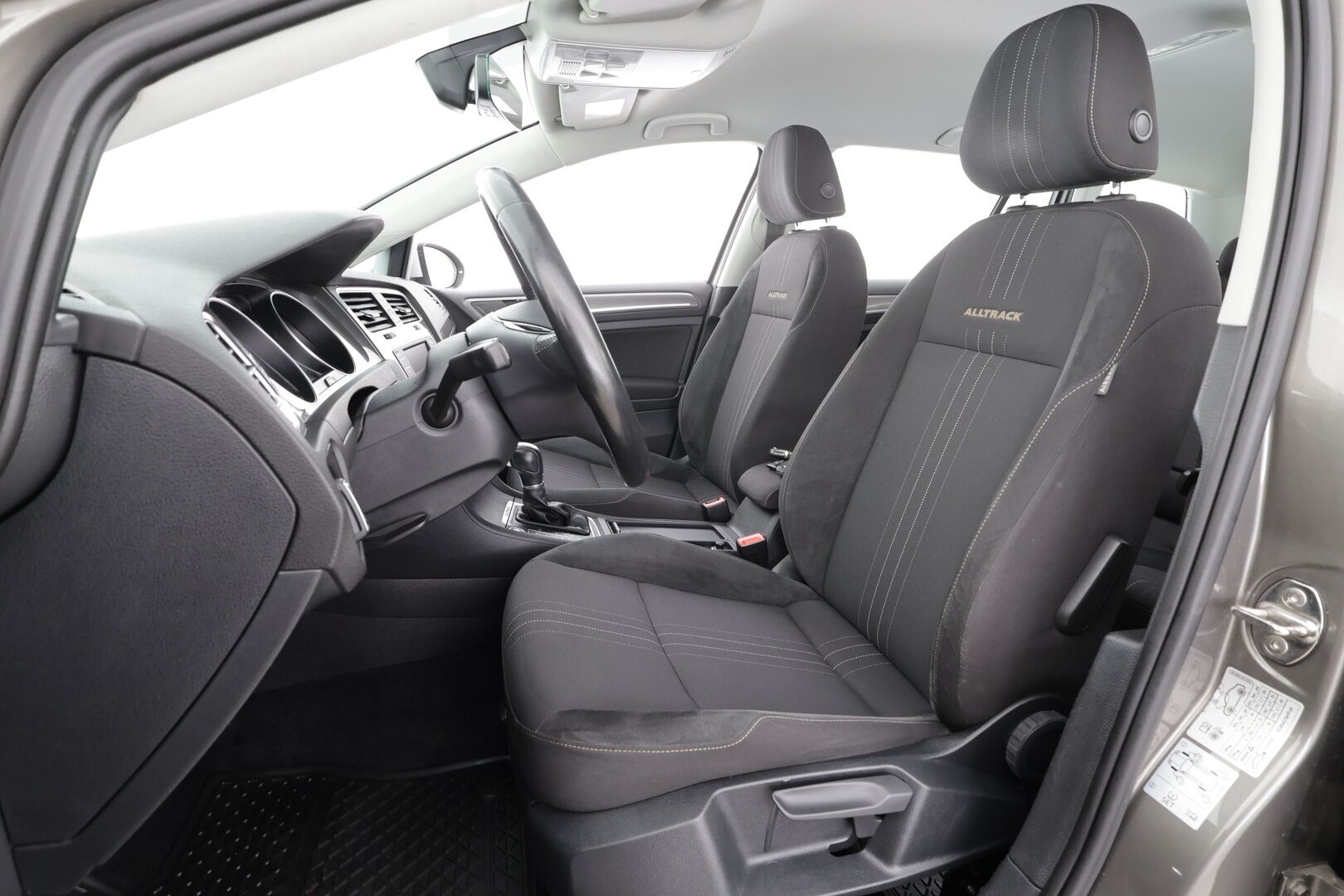 Volkswagen Golf 2017 Variant Alltrack 1,8 TSI 132 kW 4MOTION DSGWinter Edition * Webasto / Koukku / Xenon /  P.Kamera / Keyless * - Suomi-auto / Merkkihuollettu / Kahdet renkaat - HULLUT JOULUT KORKOTARJOUS 2,49% 