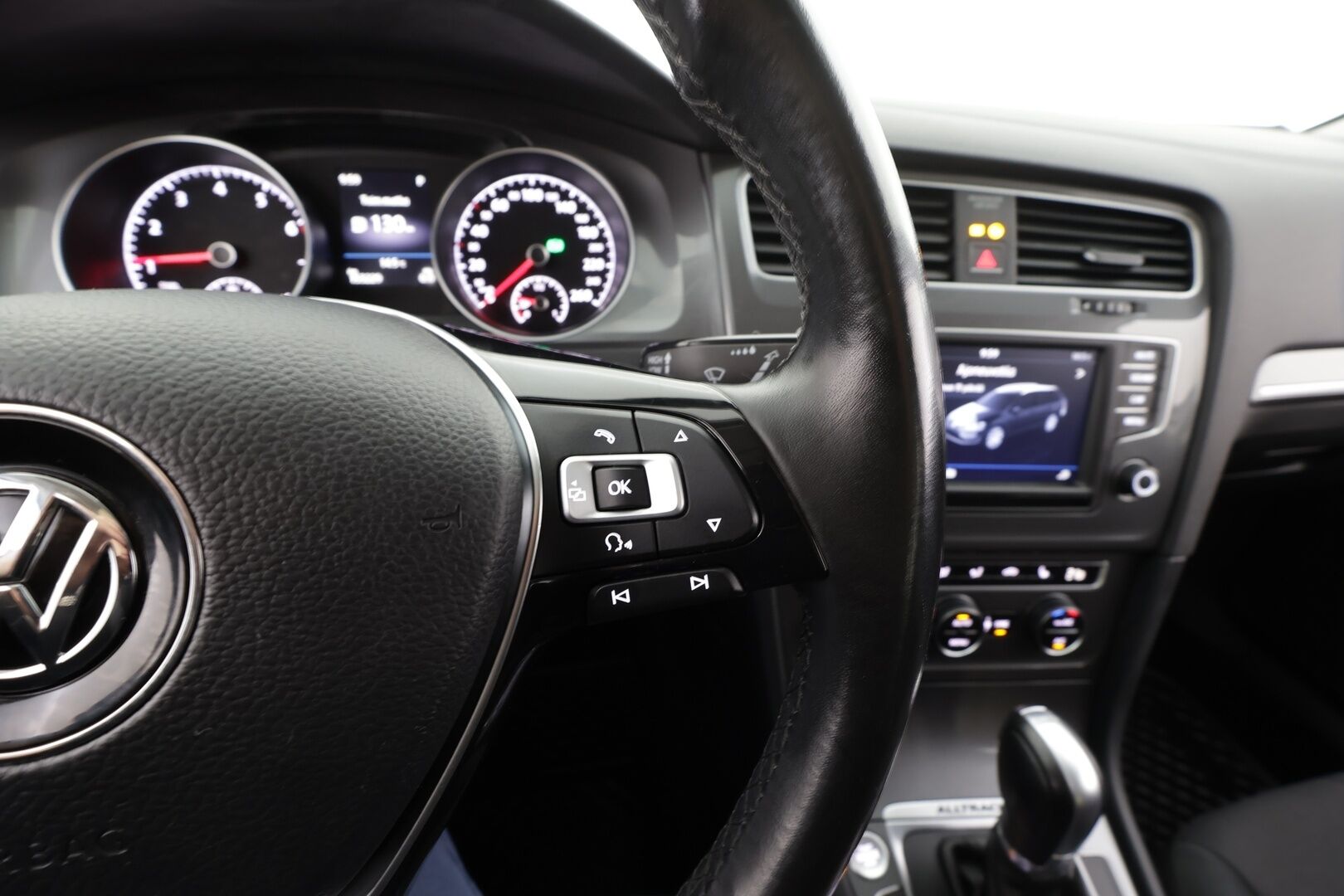 Volkswagen Golf 2017 Variant Alltrack 1,8 TSI 132 kW 4MOTION DSGWinter Edition * Webasto / Koukku / Xenon /  P.Kamera / Keyless * - Suomi-auto / Merkkihuollettu / Kahdet renkaat - HULLUT JOULUT KORKOTARJOUS 2,49% 