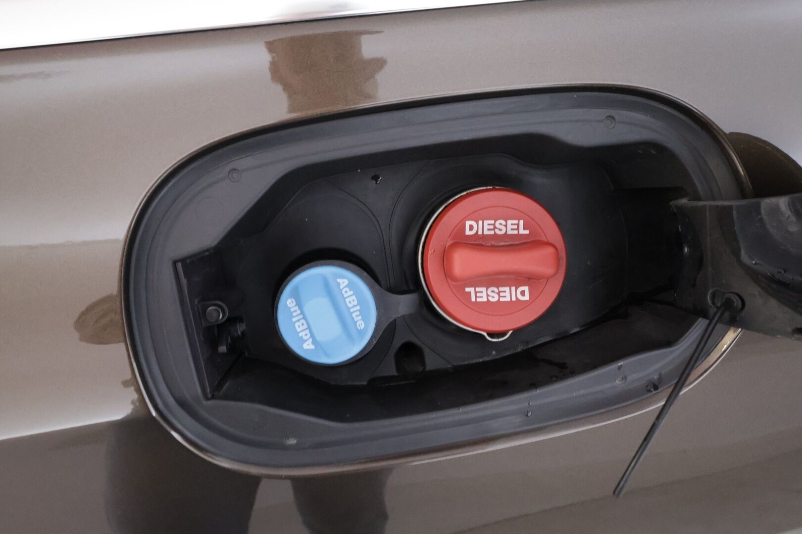 Mercedes-Benz E 2017 220 d T A Premium Business * Distronic+ / Webasto / Multibeam / HUD / 360° / Koukku / Widescreen / Sähköluukku * - Suomi-auto / Kahdet renkaat aluvanteilla / Merkkihuollettu