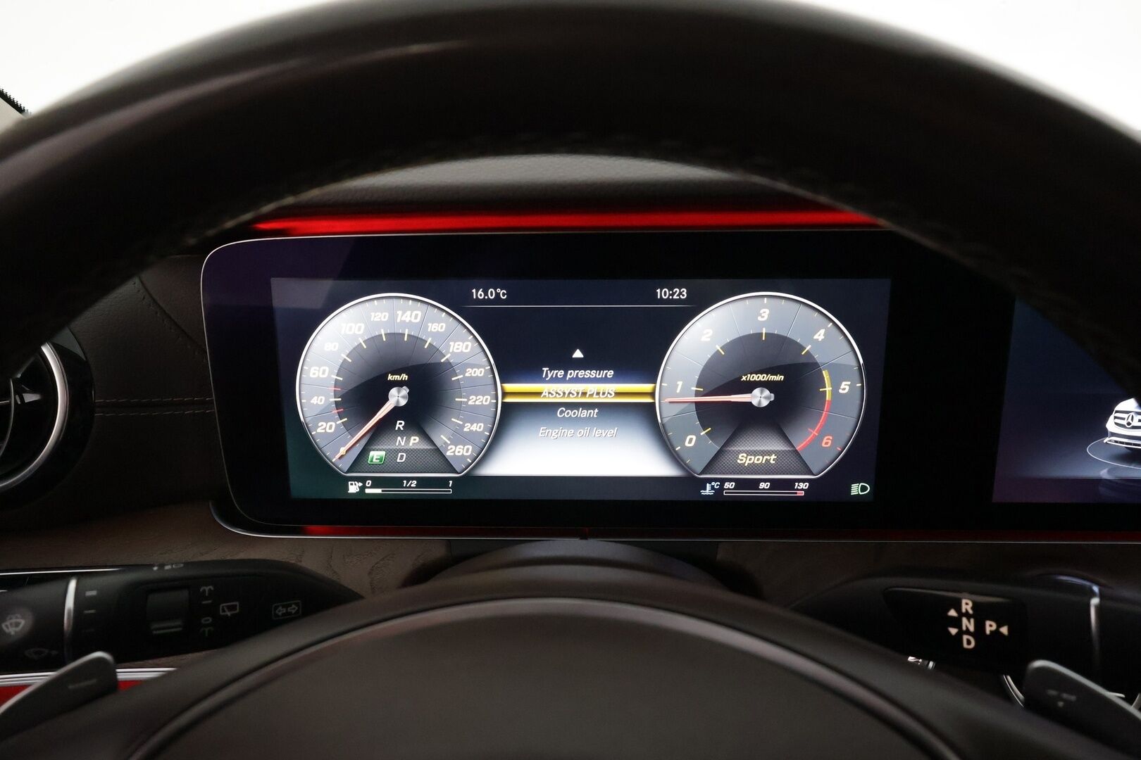 Mercedes-Benz E 2017 220 d T A Premium Business * Distronic+ / Webasto / Multibeam / HUD / 360° / Koukku / Widescreen / Sähköluukku * - Suomi-auto / Kahdet renkaat aluvanteilla / Merkkihuollettu