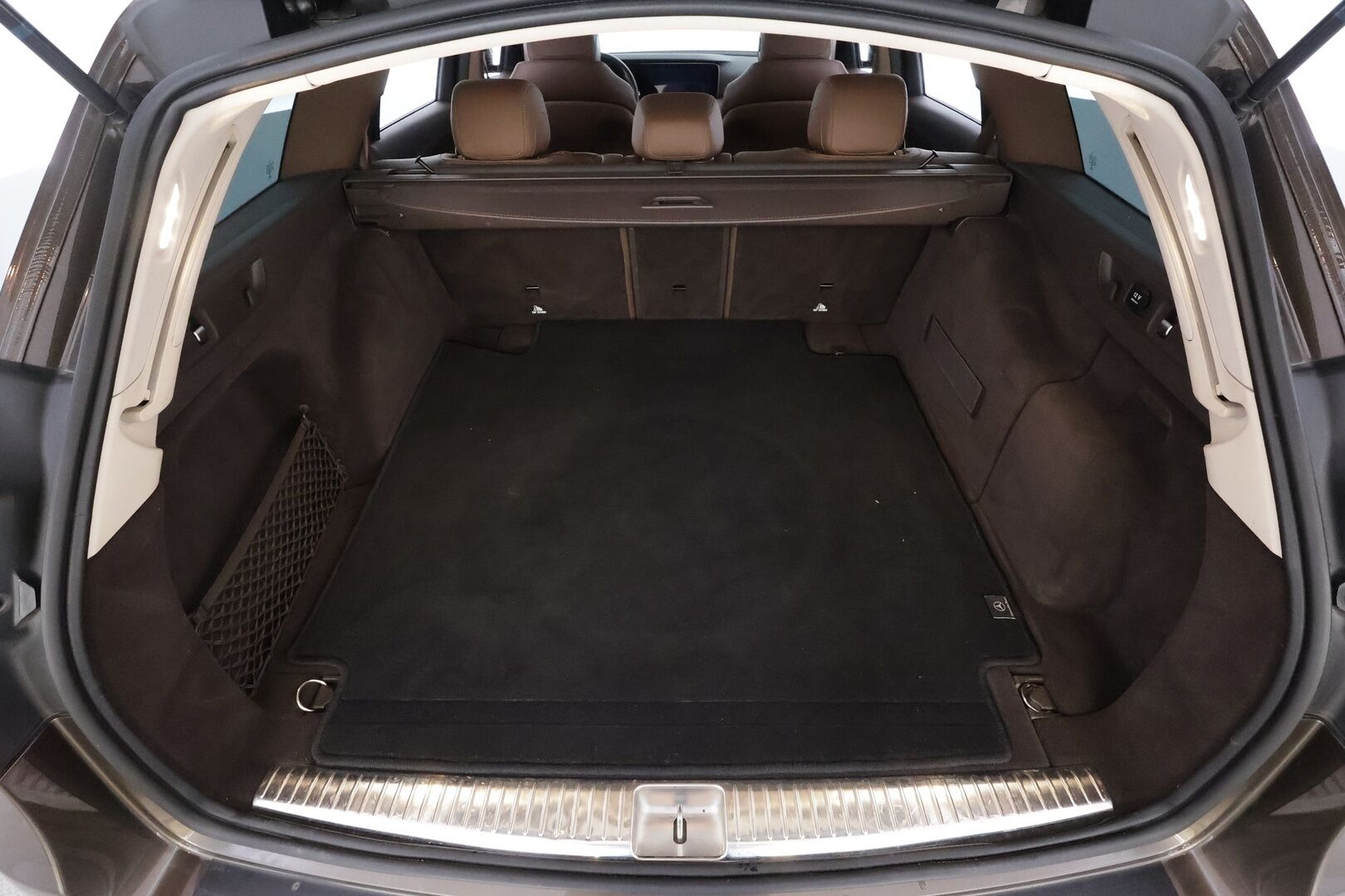 Mercedes-Benz E 2017 220 d T A Premium Business * Distronic+ / Webasto / Multibeam / HUD / 360° / Koukku / Widescreen / Sähköluukku * - Suomi-auto / Kahdet renkaat aluvanteilla / Merkkihuollettu