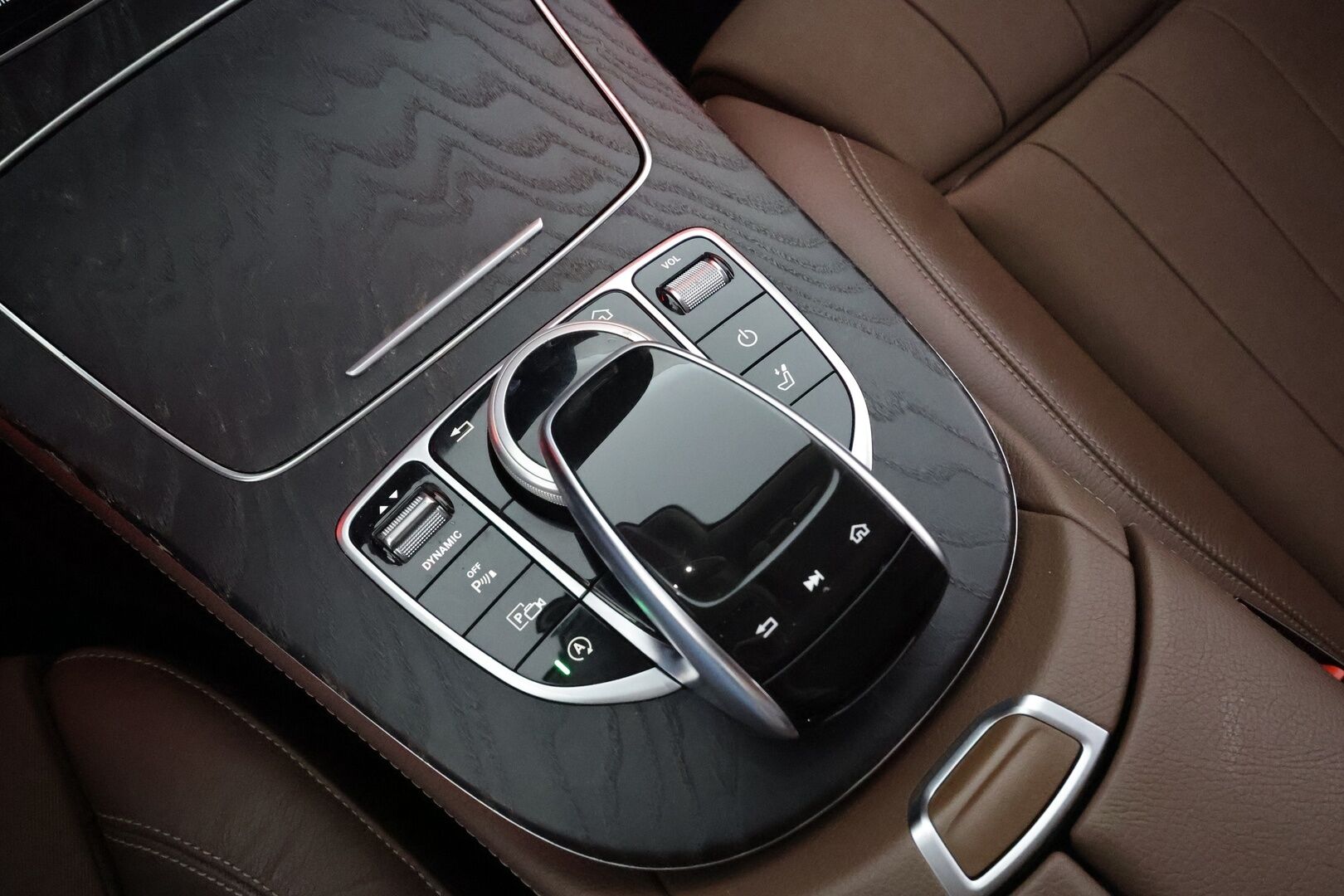 Mercedes-Benz E 2017 220 d T A Premium Business * Distronic+ / Webasto / Multibeam / HUD / 360° / Koukku / Widescreen / Sähköluukku * - Suomi-auto / Kahdet renkaat aluvanteilla / Merkkihuollettu