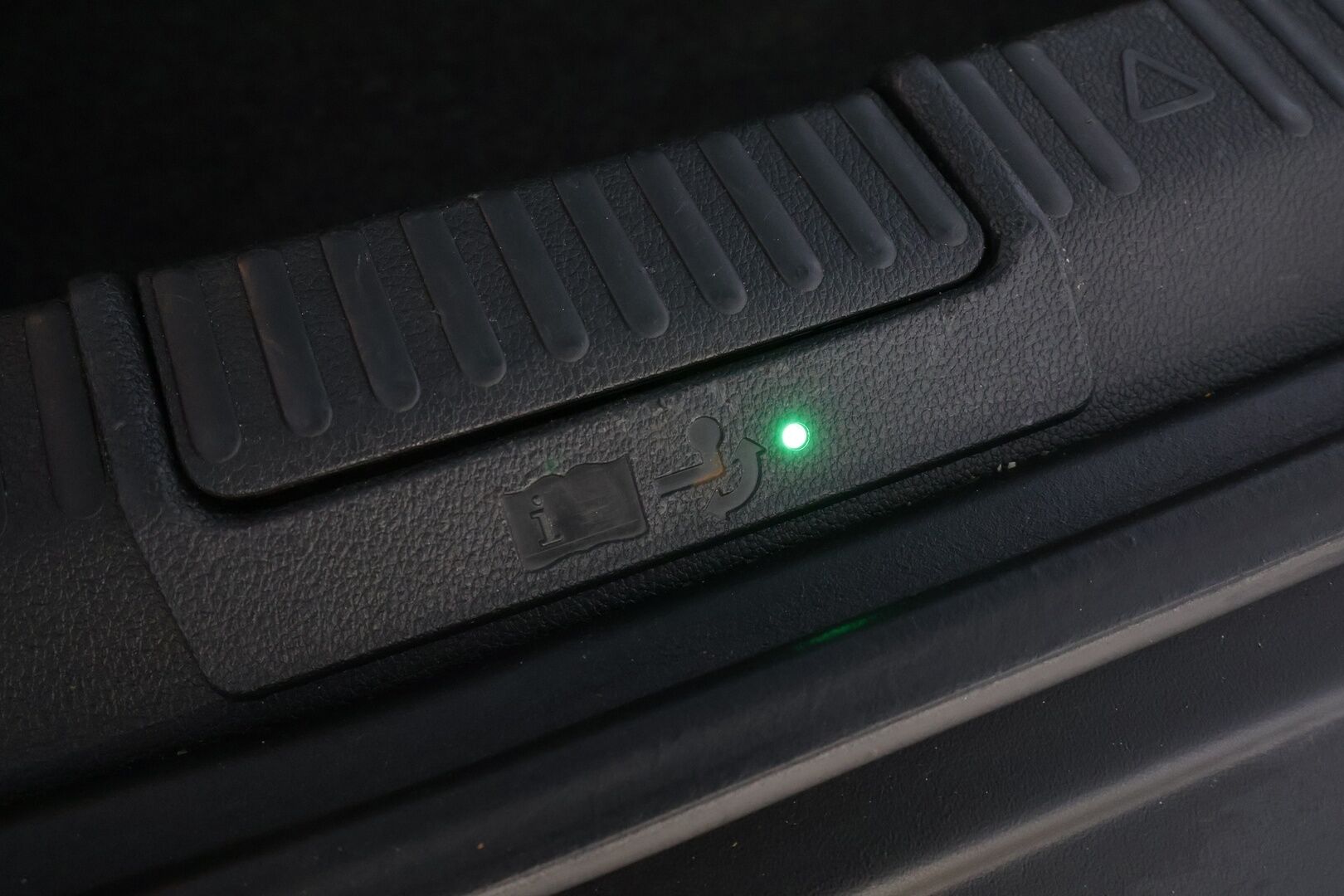 Skoda Superb 2017 1,4 TSI ACT Elegance DSG * ACC / P.tutkat / Xenon / Koukku / Canton äänentoisto / Navi * - Kahdet renkaat / Suomi-auto