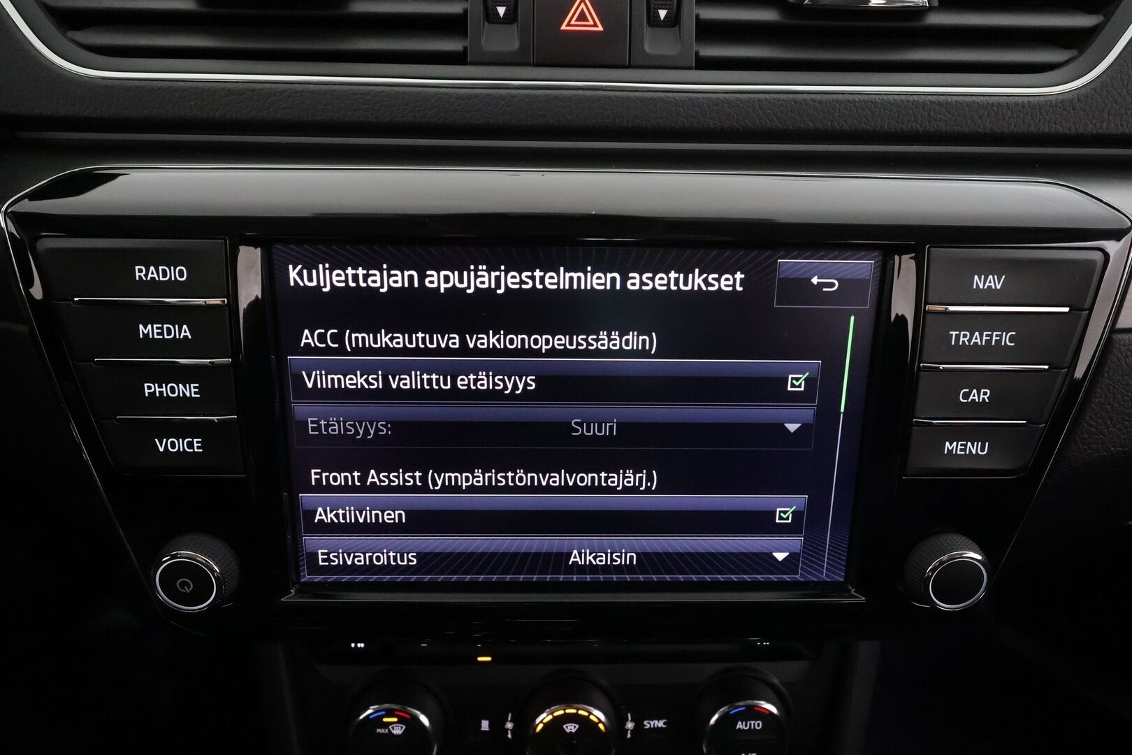 Skoda Superb 2017 1,4 TSI ACT Elegance DSG * ACC / P.tutkat / Xenon / Koukku / Canton äänentoisto / Navi * - Kahdet renkaat / Suomi-auto