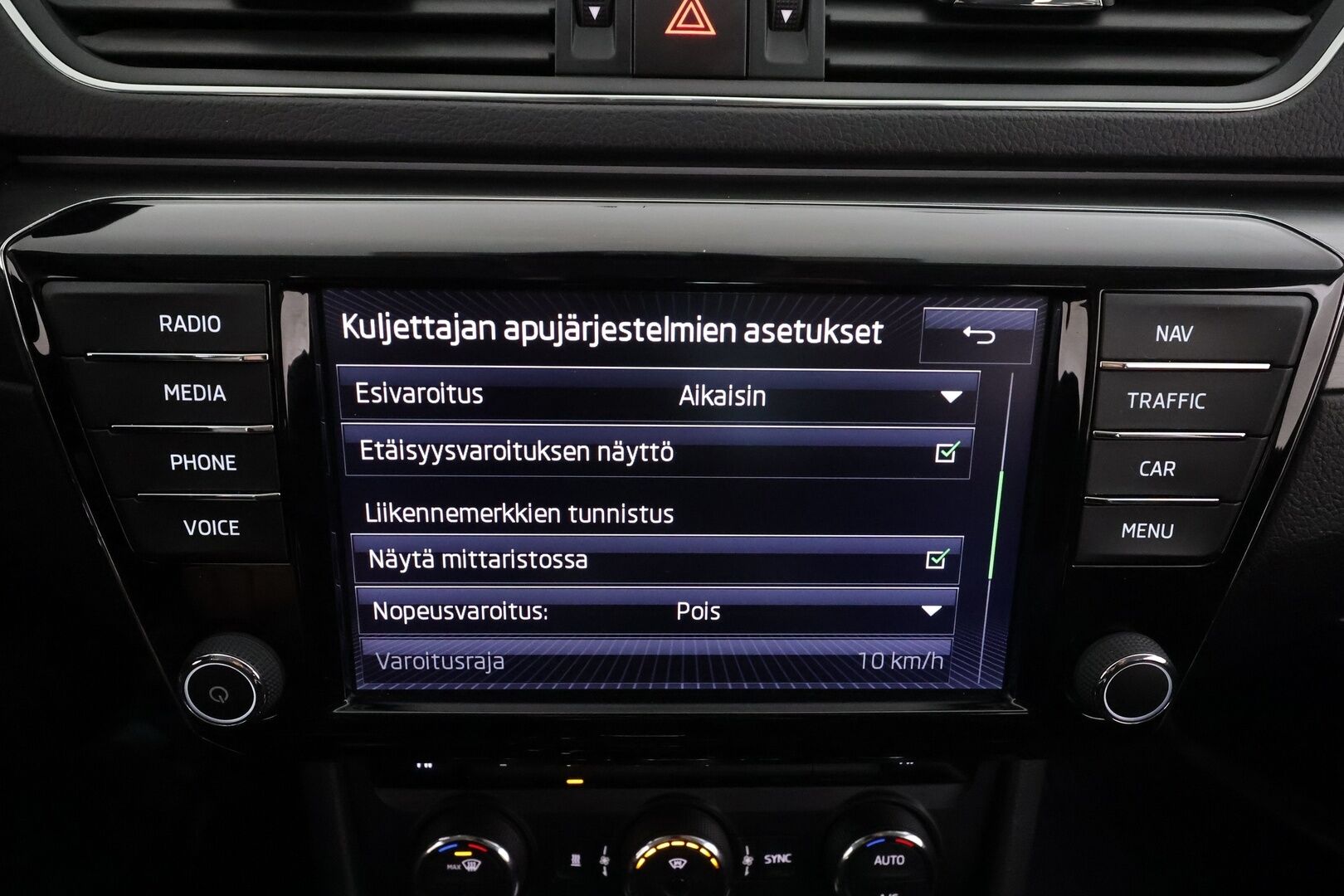 Skoda Superb 2017 1,4 TSI ACT Elegance DSG * ACC / P.tutkat / Xenon / Koukku / Canton äänentoisto / Navi * - Kahdet renkaat / Suomi-auto