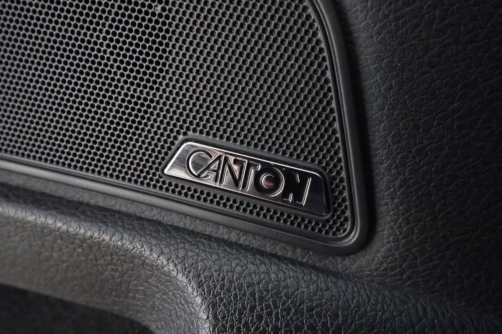 Skoda Superb 2017 1,4 TSI ACT Elegance DSG * ACC / P.tutkat / Xenon / Koukku / Canton äänentoisto / Navi * - Kahdet renkaat / Suomi-auto