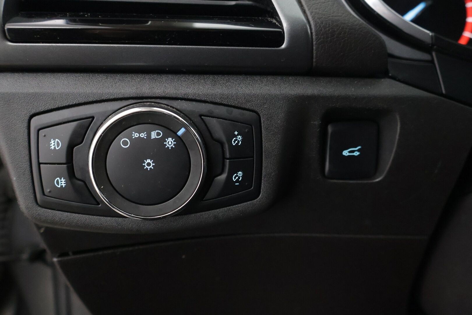 Ford Mondeo 2017 1,5 EcoBoost 160hv A6 ST-line Wagon** Koukku / Tutkat / Sähköluukku / Navigointi** - Ambiente valaistus / Automaattiset kaukovalot / Kahdet renkaat vaihteineen / Lohko sisähaaralla / Juuri leimattu