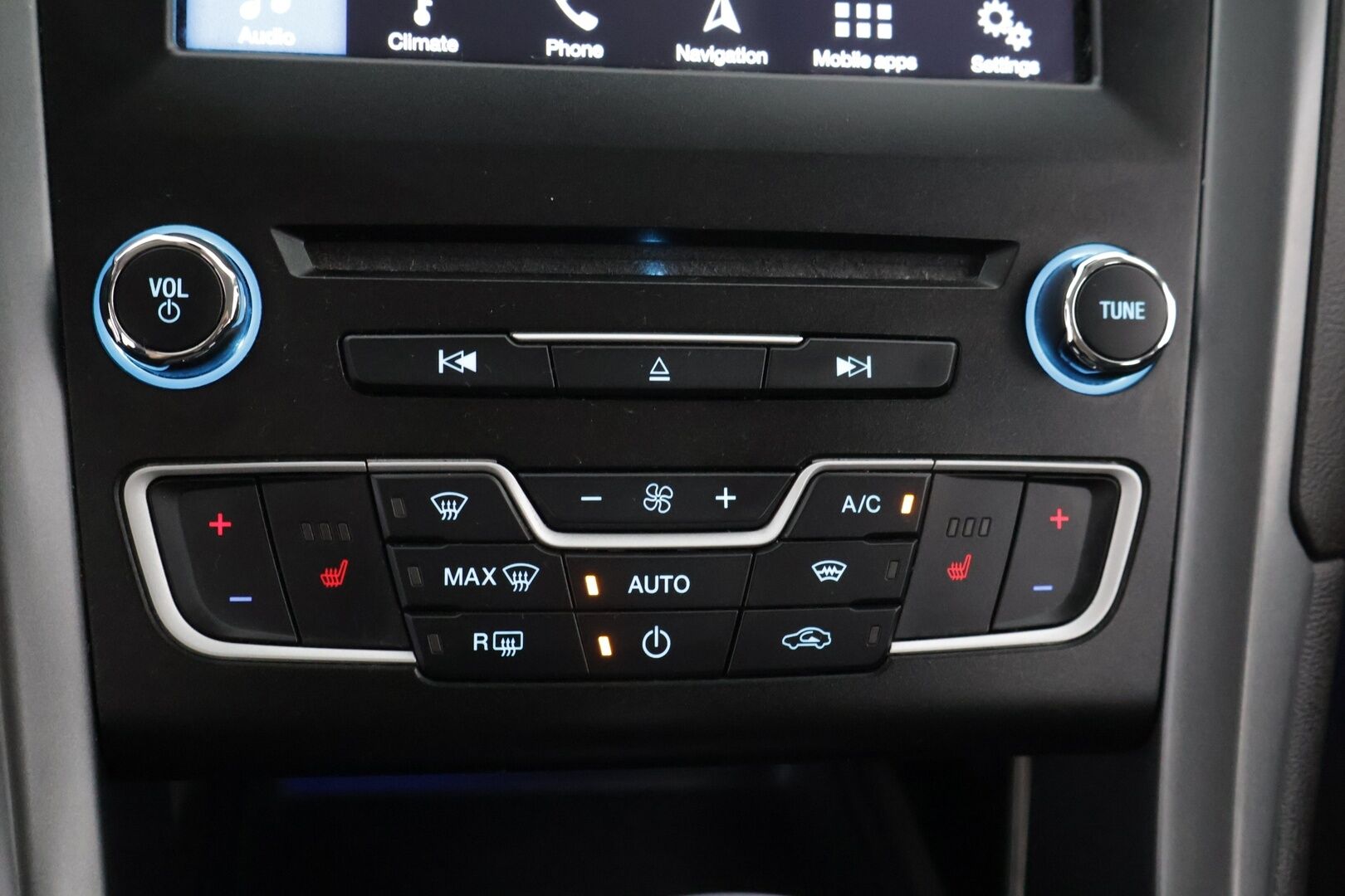 Ford Mondeo 2017 1,5 EcoBoost 160hv A6 ST-line Wagon** Koukku / Tutkat / Sähköluukku / Navigointi** - Ambiente valaistus / Automaattiset kaukovalot / Kahdet renkaat vaihteineen / Lohko sisähaaralla / Juuri leimattu