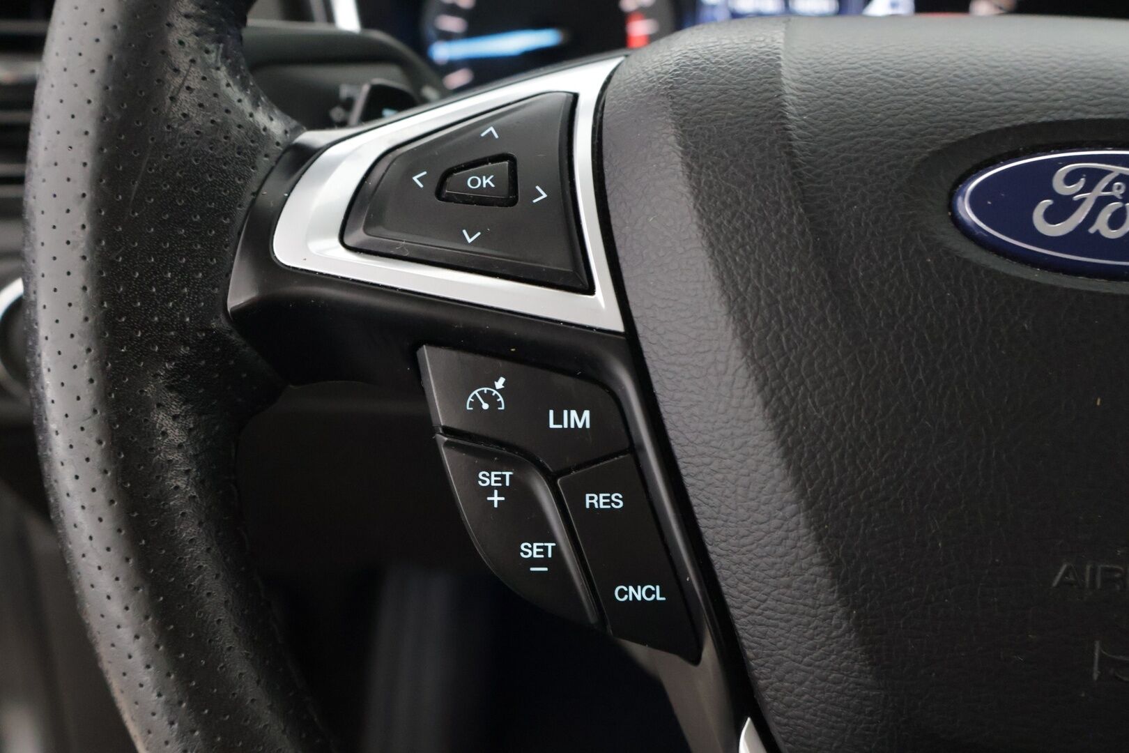 Ford Mondeo 2017 1,5 EcoBoost 160hv A6 ST-line Wagon** Koukku / Tutkat / Sähköluukku / Navigointi** - Ambiente valaistus / Automaattiset kaukovalot / Kahdet renkaat vaihteineen / Lohko sisähaaralla / Juuri leimattu