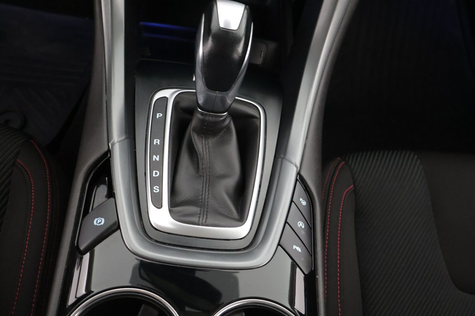 Ford Mondeo 2017 1,5 EcoBoost 160hv A6 ST-line Wagon** Koukku / Tutkat / Sähköluukku / Navigointi** - Ambiente valaistus / Automaattiset kaukovalot / Kahdet renkaat vaihteineen / Lohko sisähaaralla / Juuri leimattu