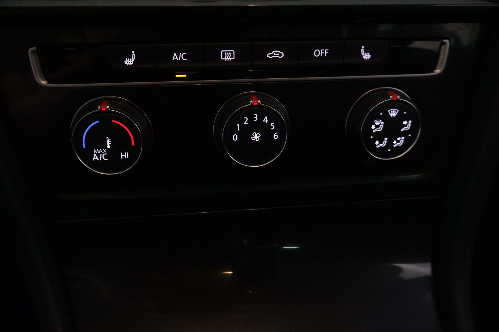 Volkswagen Golf 2017 Variant Trendline 1,0 TSI 63 kW (85 hv) - Juuri huollettu | Suomi-auto | Vakkari | Bluetooth | Lohko | 2x renkaat