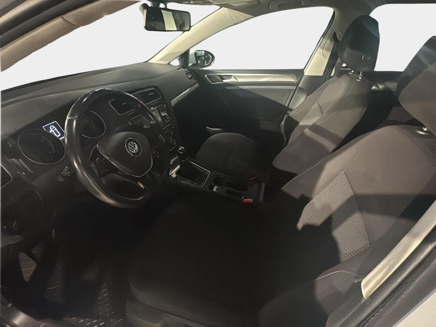 Volkswagen Golf 2017 Variant Trendline 1,0 TSI 63 kW (85 hv) - Juuri huollettu | Suomi-auto | Vakkari | Bluetooth | Lohko | 2x renkaat