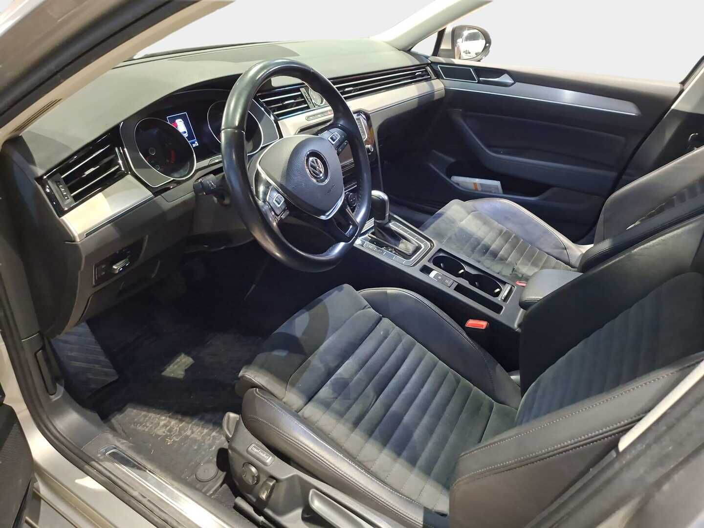 Volkswagen Passat 2017 Variant Highline 2,0 TDI 110 kW (150 hv) DSG-automaatti * Suomiauto / Webasto / Adapt.Vakkari / Nahka-Alcantara / Adapt.LED - Jakopää tehty / Juuri tullut Tampereelle! - HULLUT AVAJAISHULINAT KORKOTARJOUS 3,29 %