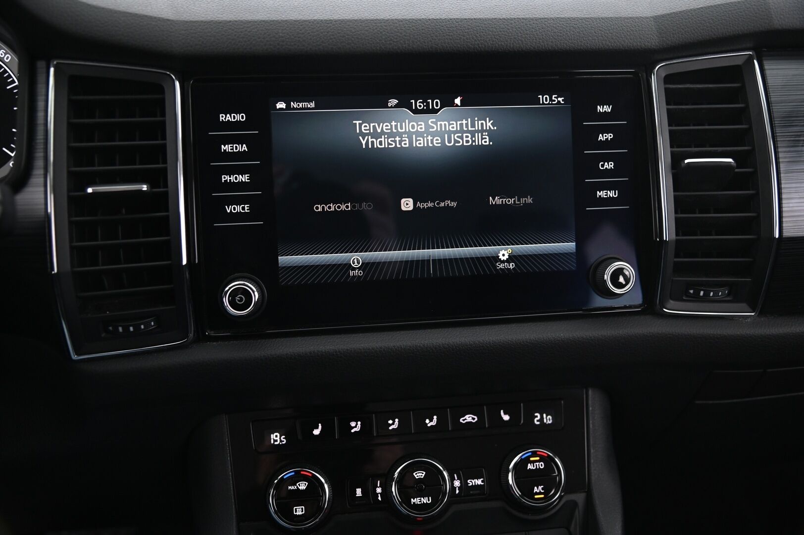 Skoda Kodiaq 2017 2,0 TDI 190 4x4 Ambition DSG Autom. 7P *Webasto / Koukku / Lämmitettävä tuulilasi / Ratinlämmitin / Navi* - Suomi-auto / 7-Paikkainen / Kahdet OEM vanteet