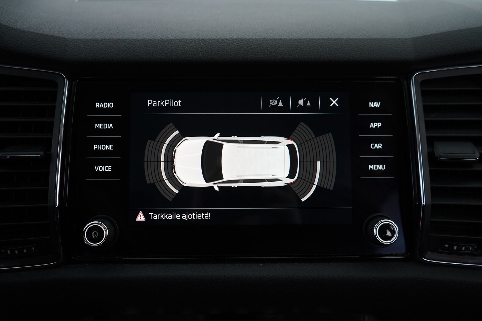 Skoda Kodiaq 2017 2,0 TDI 190 4x4 Ambition DSG Autom. 7P - Webasto | Koukku | Lämmitettävä tuulilasi | Ratinlämmitin | Navi | Suomi-auto | 7-Paikkainen | Kahdet OEM vanteet | Juuri huollettu