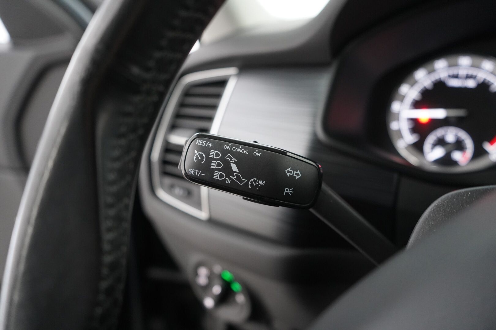 Skoda Kodiaq 2017 2,0 TDI 190 4x4 Ambition DSG Autom. 7P - Webasto | Koukku | Lämmitettävä tuulilasi | Ratinlämmitin | Navi | Suomi-auto | 7-Paikkainen | Kahdet OEM vanteet | Juuri huollettu