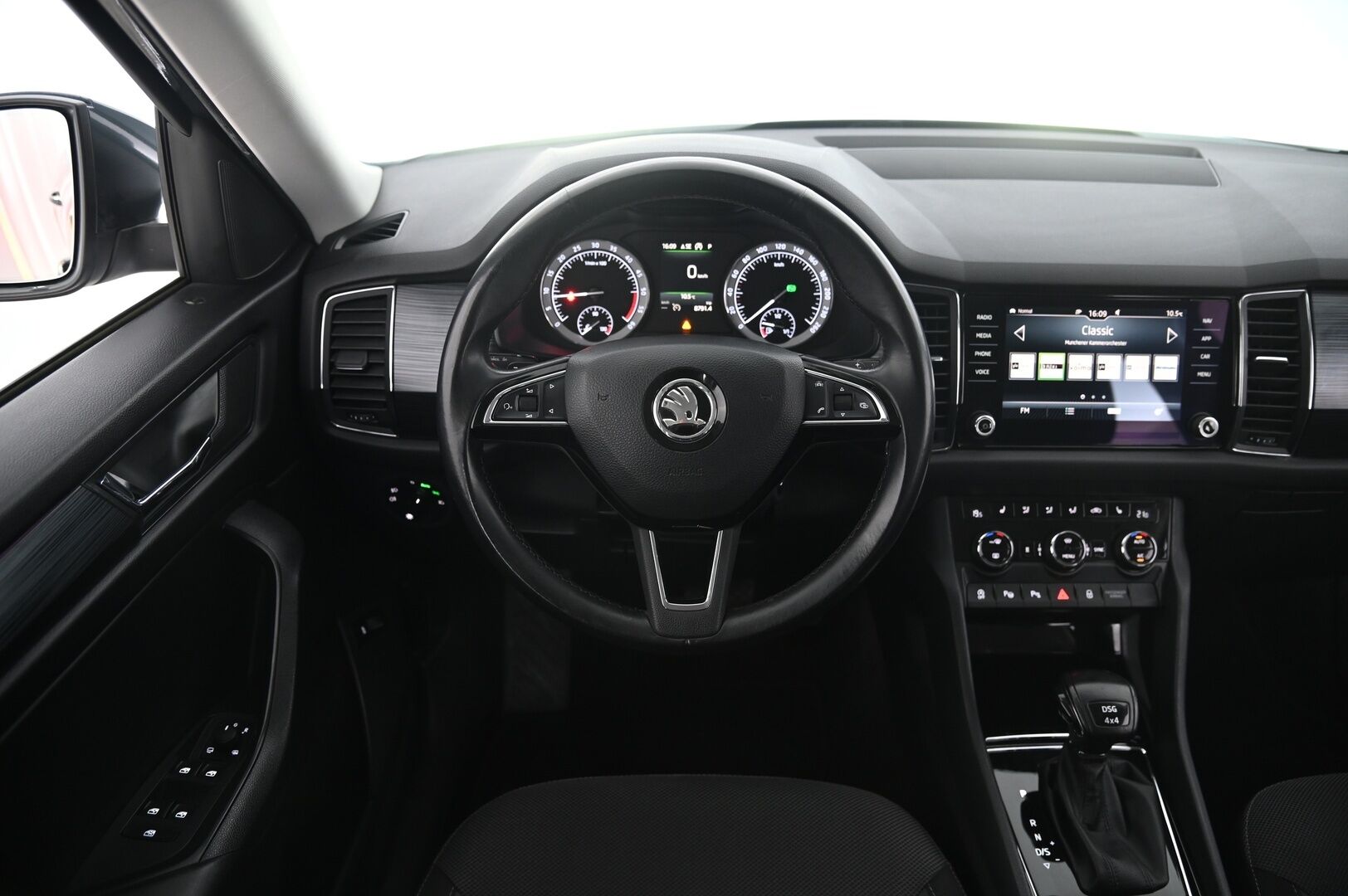 Skoda Kodiaq 2017 2,0 TDI 190 4x4 Ambition DSG Autom. 7P *Webasto / Koukku / Lämmitettävä tuulilasi / Ratinlämmitin / Navi* - Suomi-auto / 7-Paikkainen / Kahdet OEM vanteet