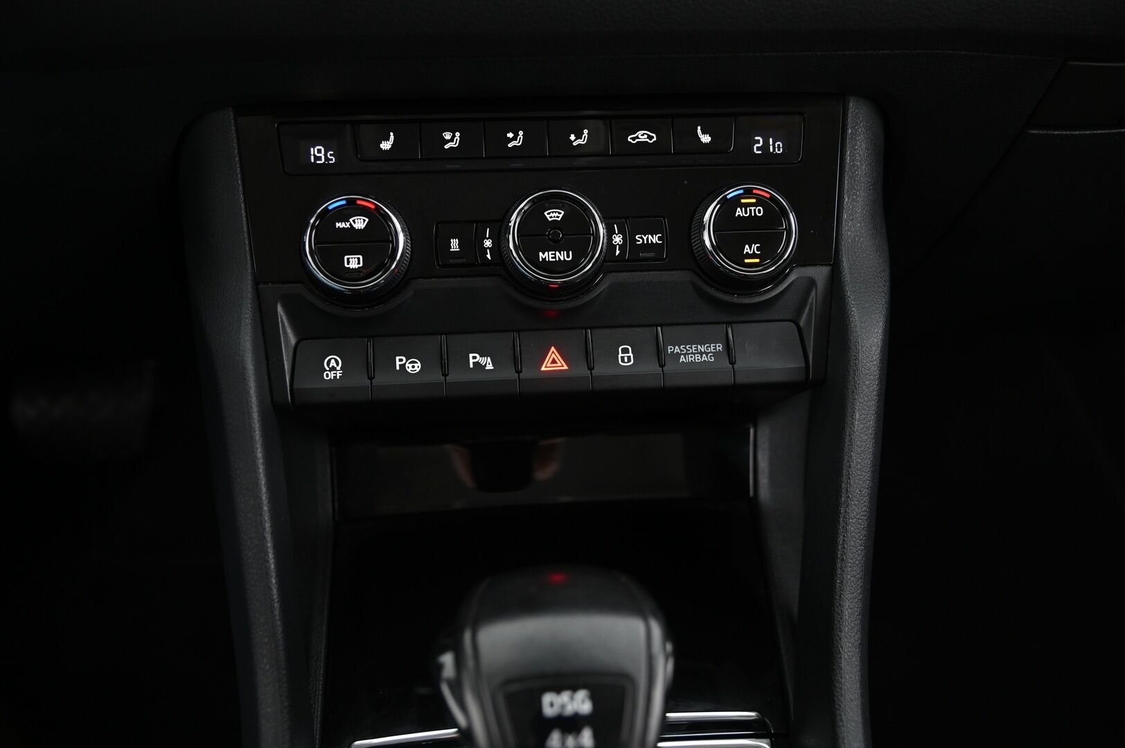 Skoda Kodiaq 2017 2,0 TDI 190 4x4 Ambition DSG Autom. 7P *Webasto / Koukku / Lämmitettävä tuulilasi / Ratinlämmitin / Navi* - Suomi-auto / 7-Paikkainen / Kahdet OEM vanteet