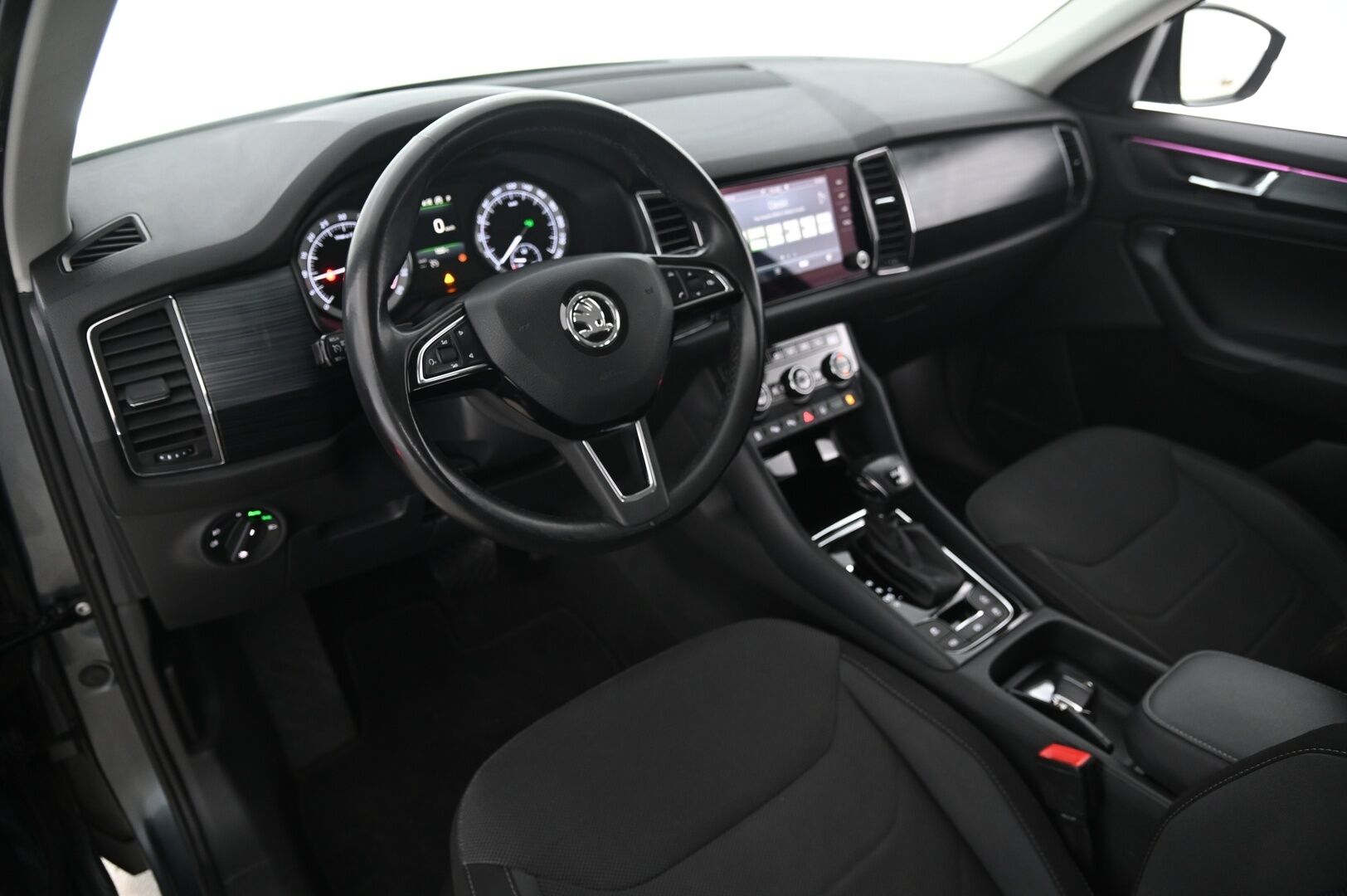 Skoda Kodiaq 2017 2,0 TDI 190 4x4 Ambition DSG Autom. 7P *Webasto / Koukku / Lämmitettävä tuulilasi / Ratinlämmitin / Navi* - Suomi-auto / 7-Paikkainen / Kahdet OEM vanteet