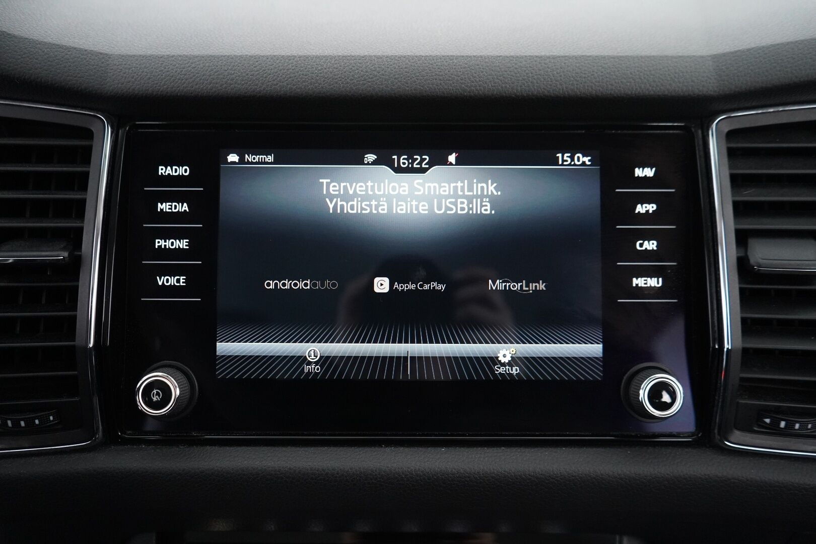 Skoda Kodiaq 2017 2,0 TDI 190 4x4 Ambition DSG Autom. 7P - Webasto | Koukku | Lämmitettävä tuulilasi | Ratinlämmitin | Navi | Suomi-auto | 7-Paikkainen | Kahdet OEM vanteet | Juuri huollettu