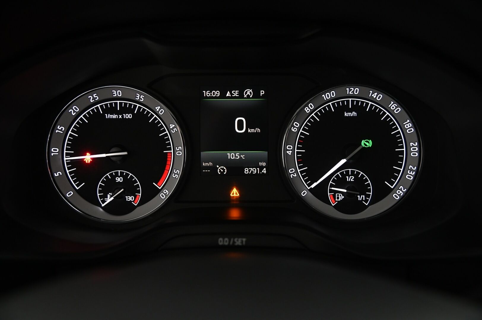 Skoda Kodiaq 2017 2,0 TDI 190 4x4 Ambition DSG Autom. 7P *Webasto / Koukku / Lämmitettävä tuulilasi / Ratinlämmitin / Navi* - Suomi-auto / 7-Paikkainen / Kahdet OEM vanteet