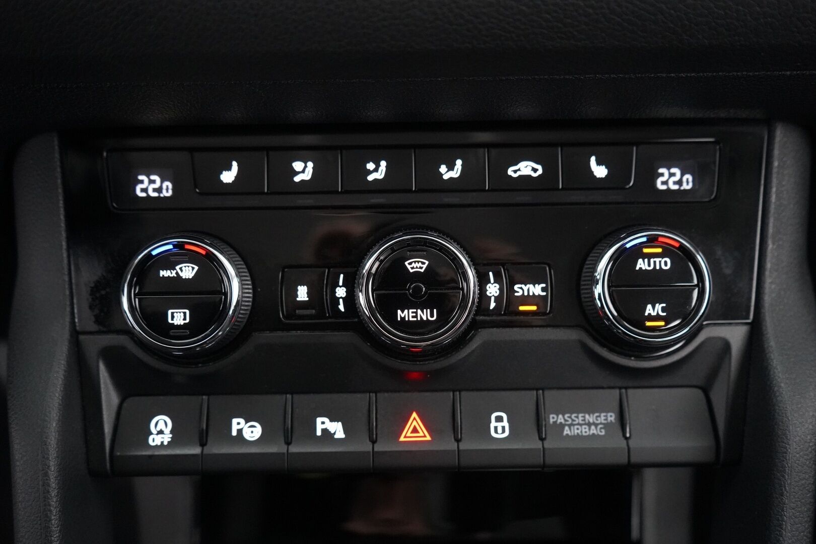 Skoda Kodiaq 2017 2,0 TDI 190 4x4 Ambition DSG Autom. 7P - Webasto | Koukku | Lämmitettävä tuulilasi | Ratinlämmitin | Navi | Suomi-auto | 7-Paikkainen | Kahdet OEM vanteet | Juuri huollettu