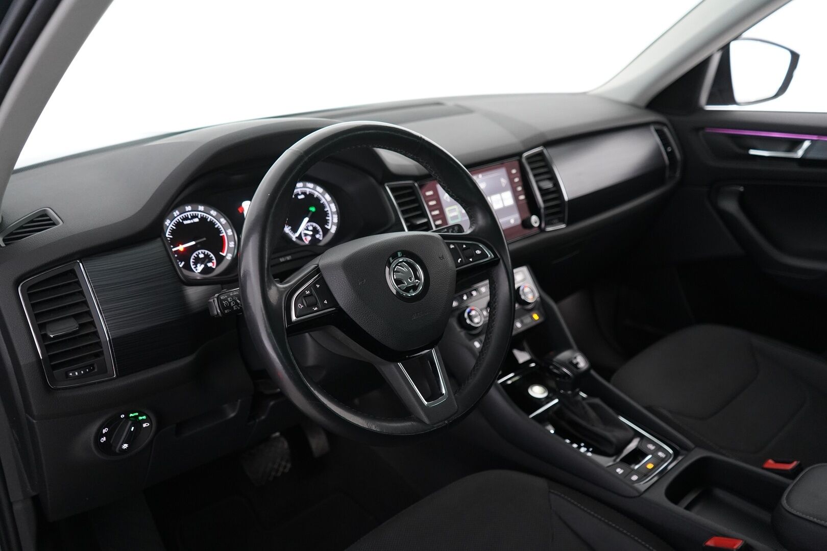 Skoda Kodiaq 2017 2,0 TDI 190 4x4 Ambition DSG Autom. 7P - Webasto | Koukku | Lämmitettävä tuulilasi | Ratinlämmitin | Navi | Suomi-auto | 7-Paikkainen | Kahdet OEM vanteet | Juuri huollettu