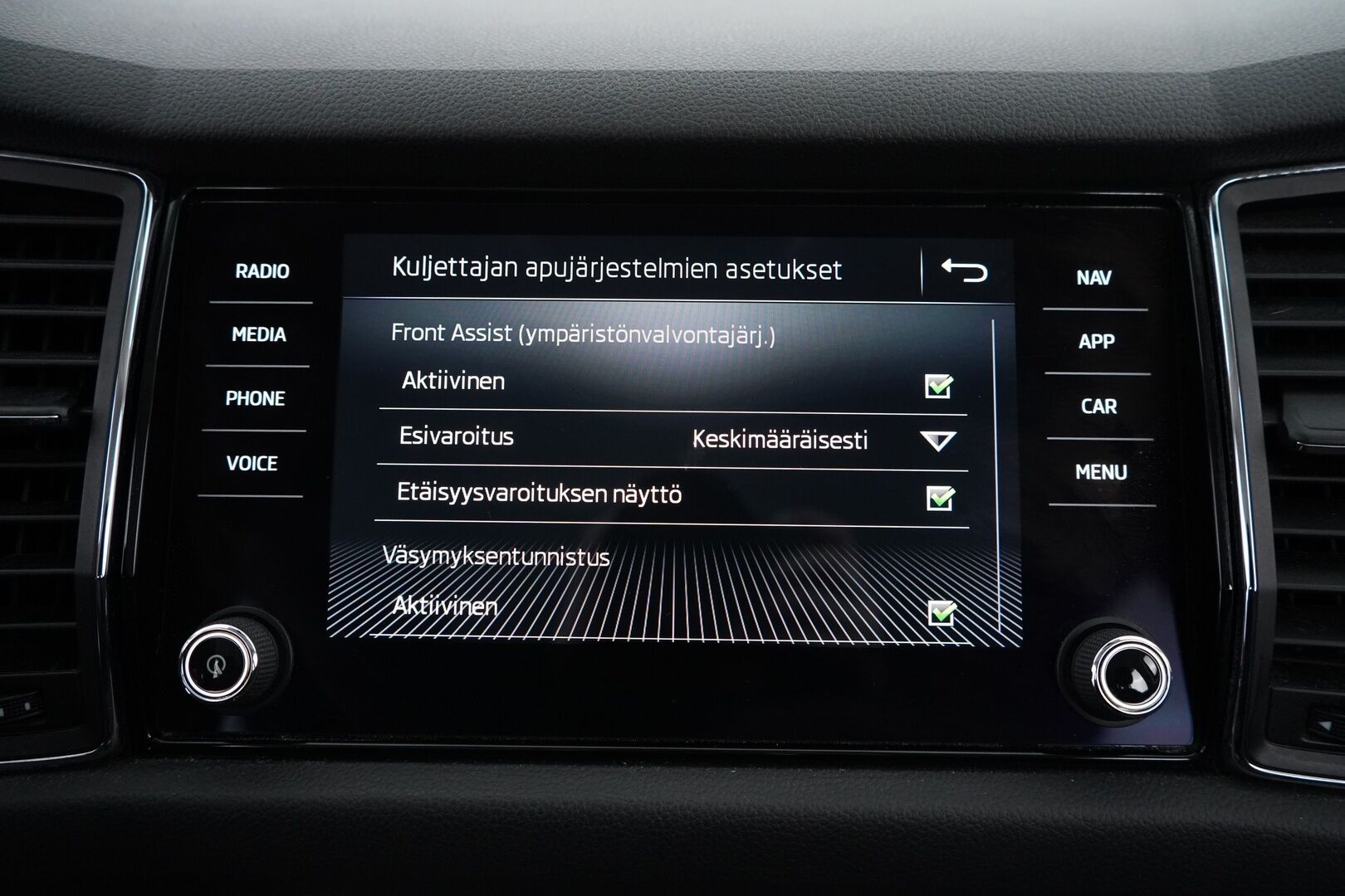 Skoda Kodiaq 2017 2,0 TDI 190 4x4 Ambition DSG Autom. 7P - Webasto | Koukku | Lämmitettävä tuulilasi | Ratinlämmitin | Navi | Suomi-auto | 7-Paikkainen | Kahdet OEM vanteet | Juuri huollettu